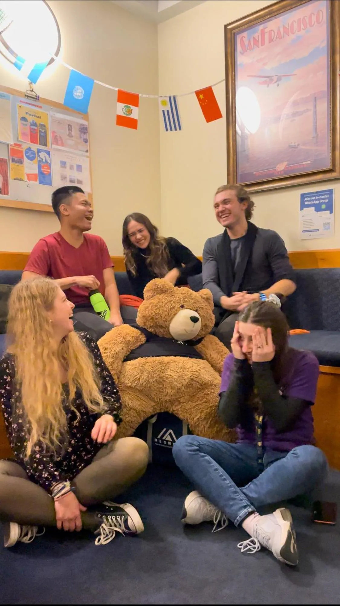 Living room in ITH San Francisco Pacific Tradewinds Backpacker Hostel