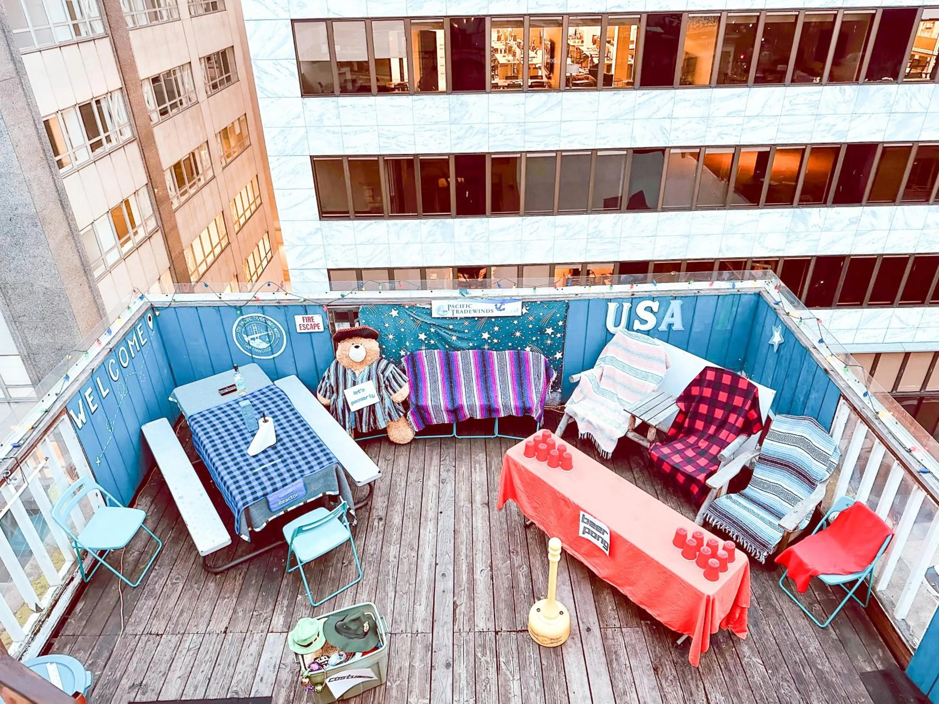 Patio in ITH San Francisco Pacific Tradewinds Backpacker Hostel