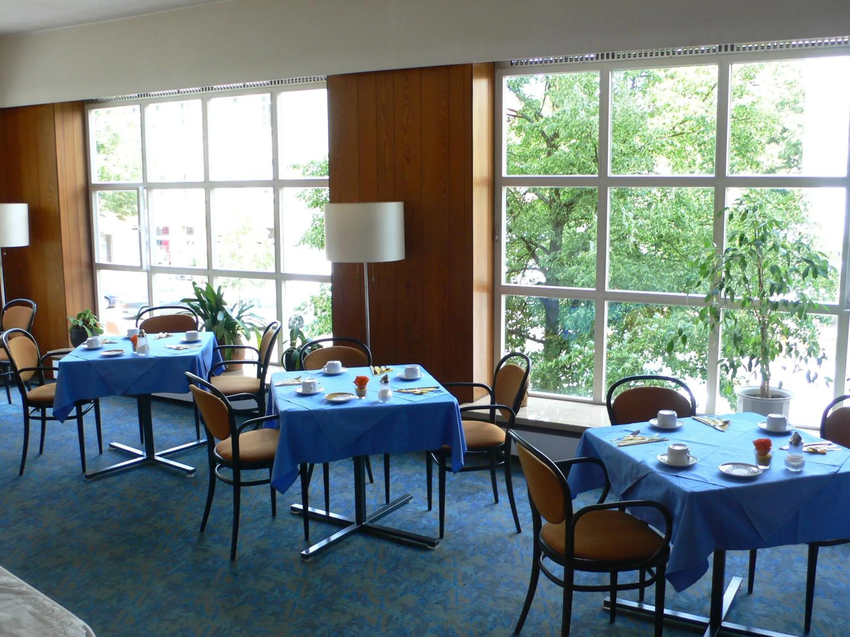 Restaurant/places to eat in Hotel Meran Hallenbad & Sauna