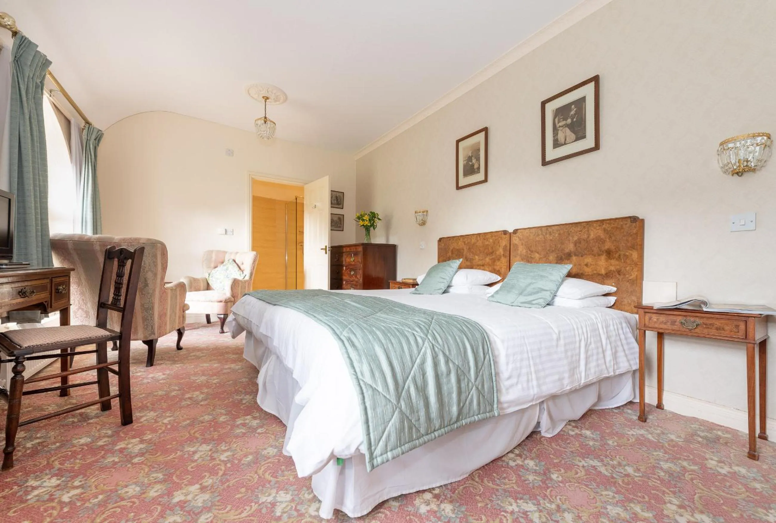 Bed in Royal Glen Hotel