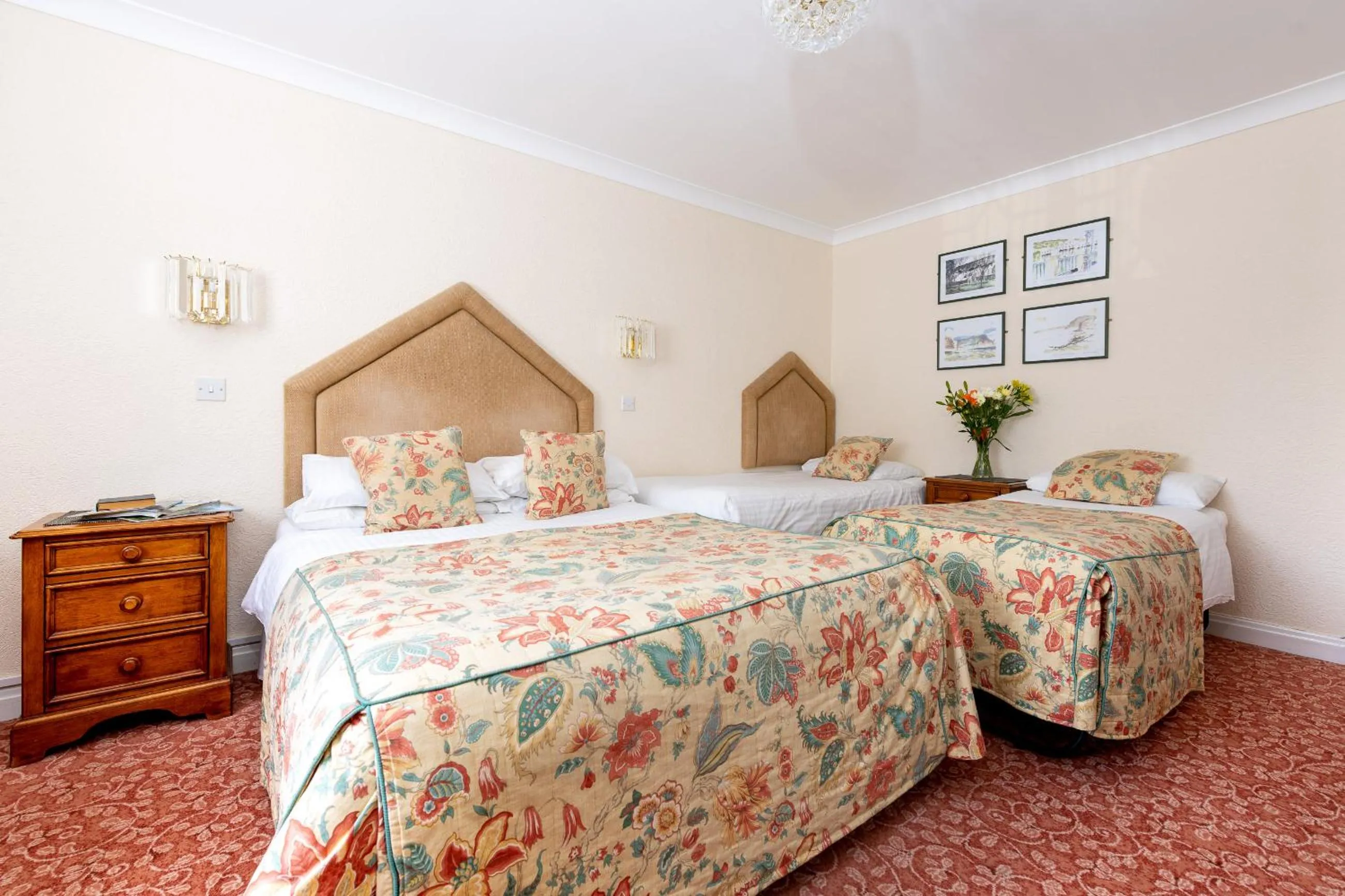 Bed in Royal Glen Hotel