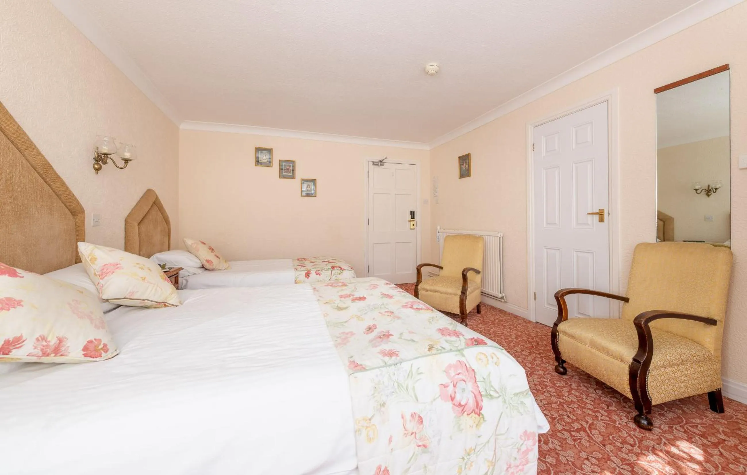 Bed in Royal Glen Hotel