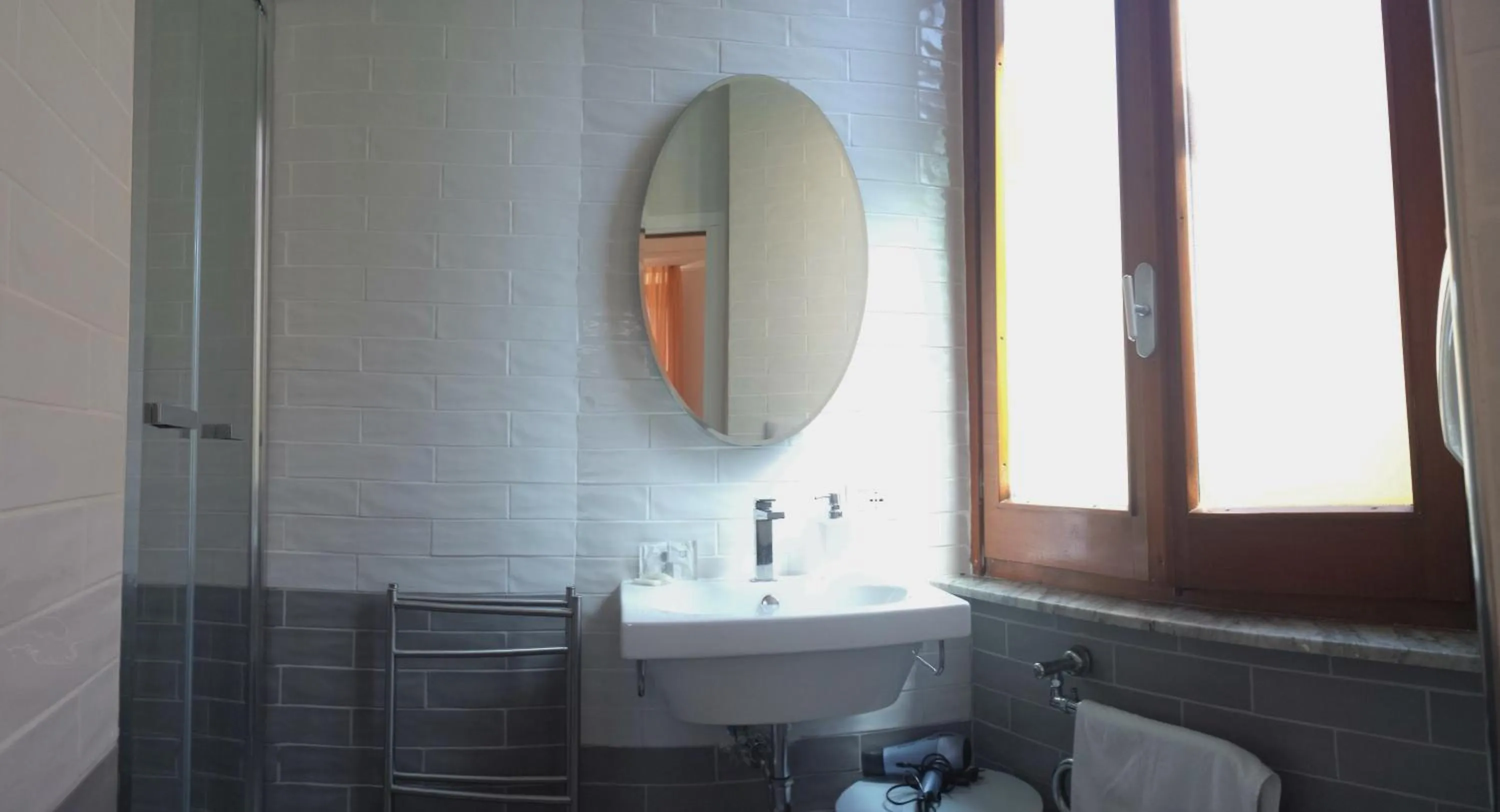 Bathroom in EMI's Guest House