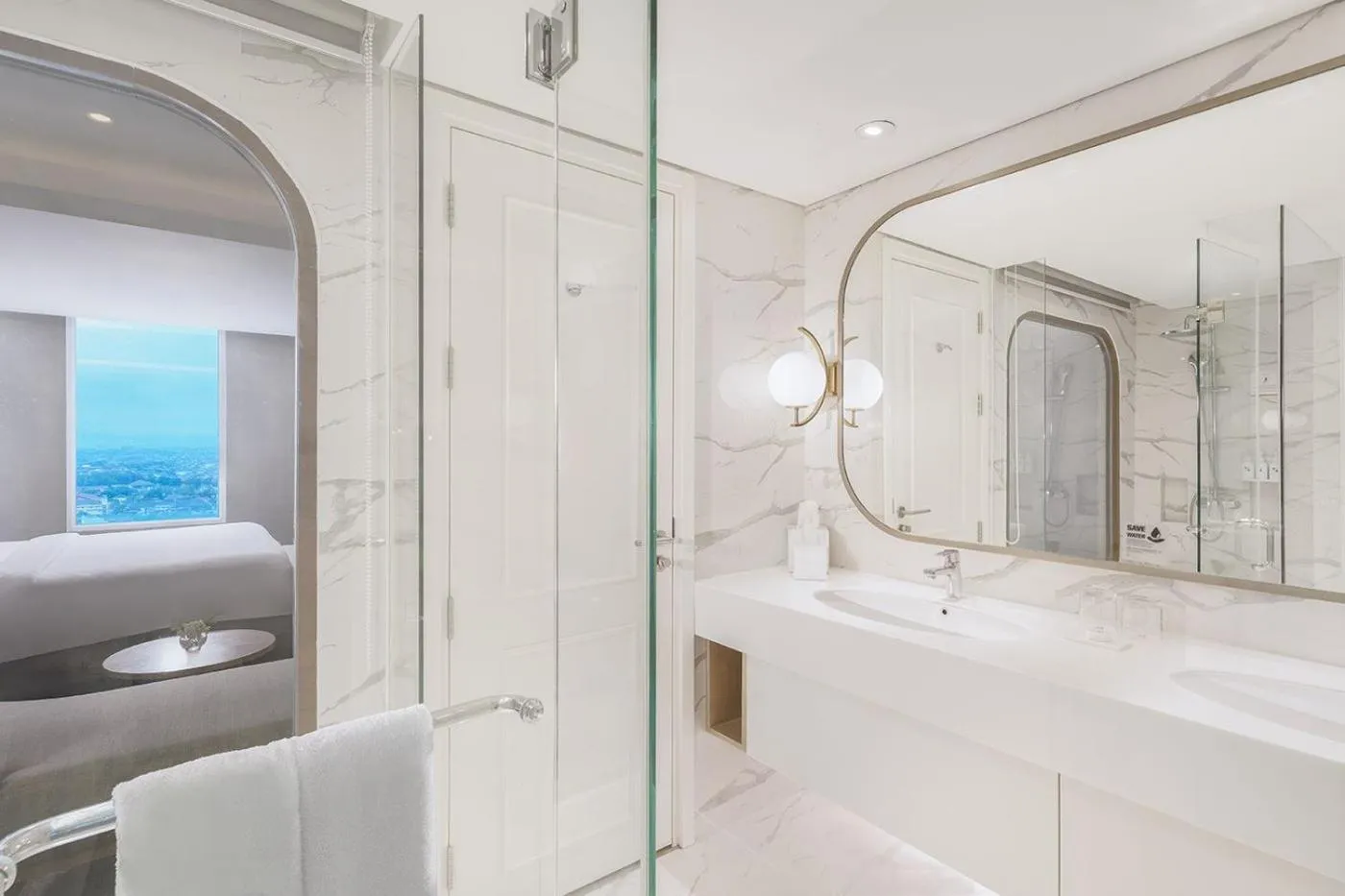 Toilet, Bed in Swiss-Belhotel Solo