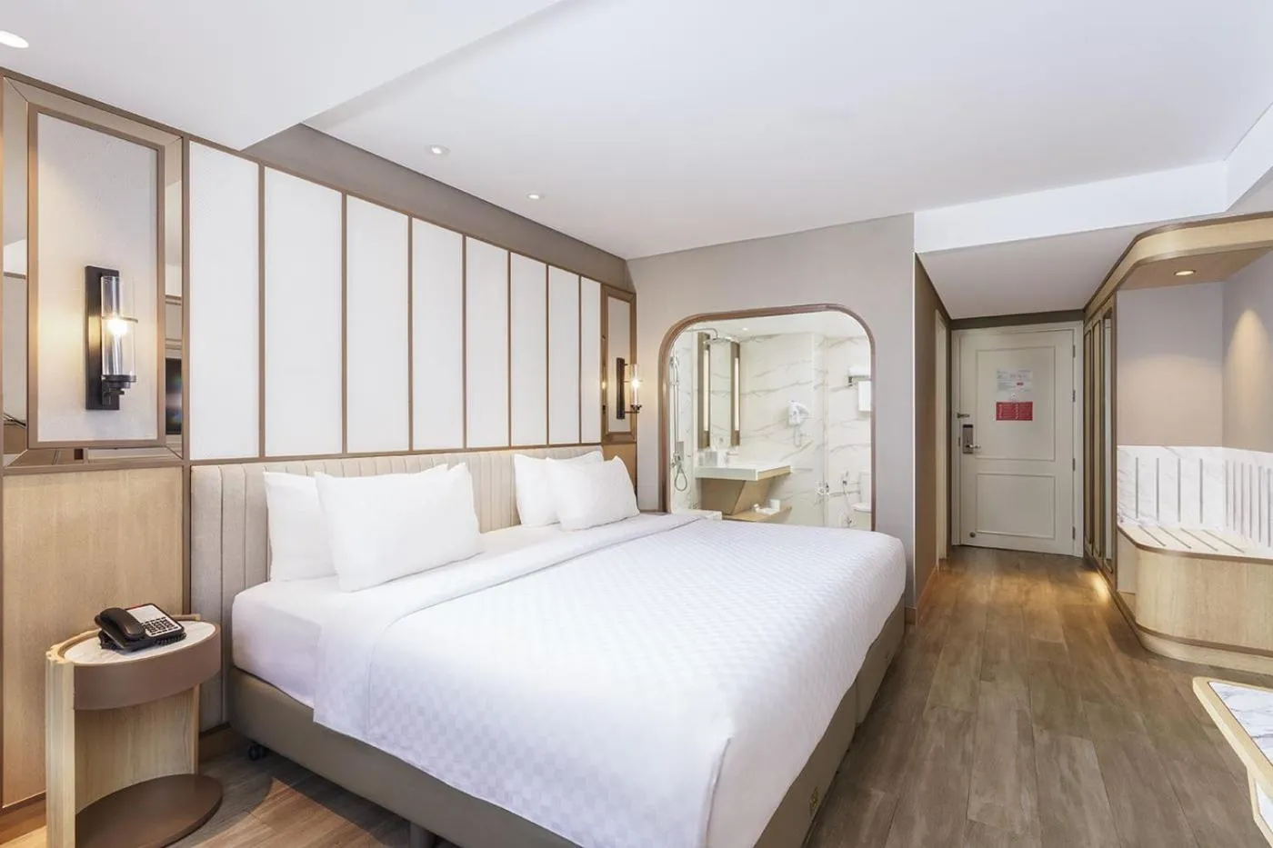 Bedroom, Bed in Swiss-Belhotel Solo