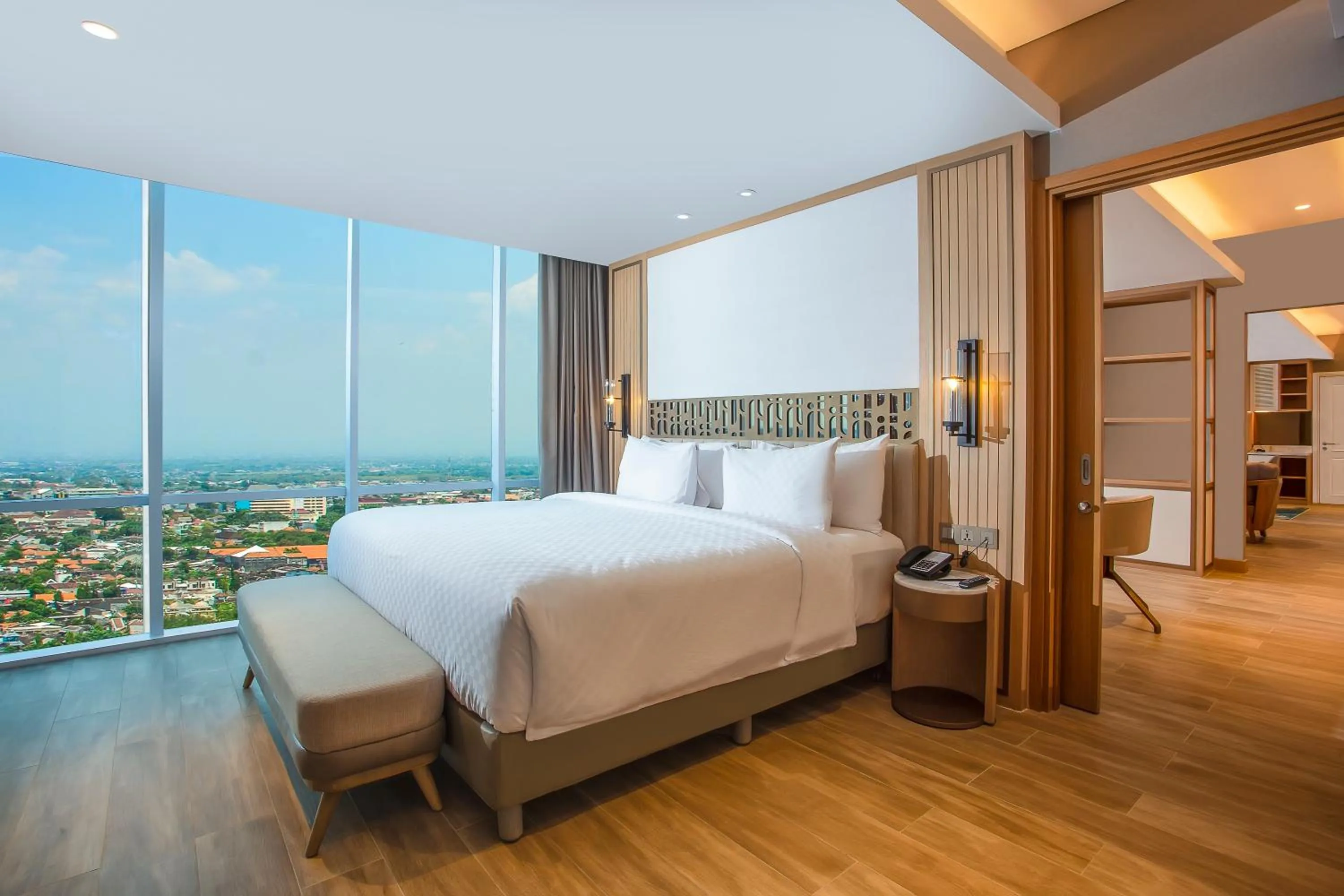 Bedroom, Bed in Swiss-Belhotel Solo