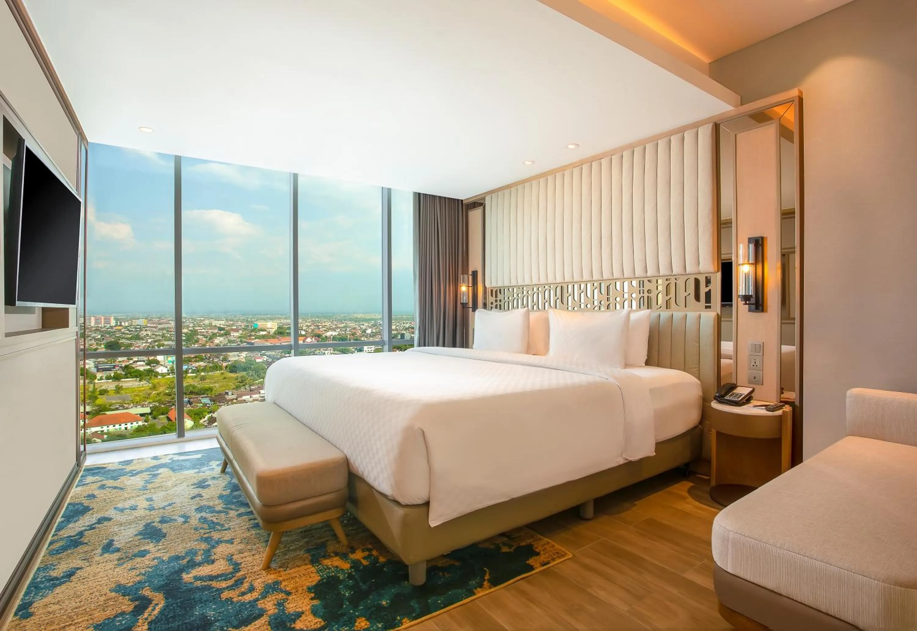 View (from property/room), Bed in Swiss-Belhotel Solo