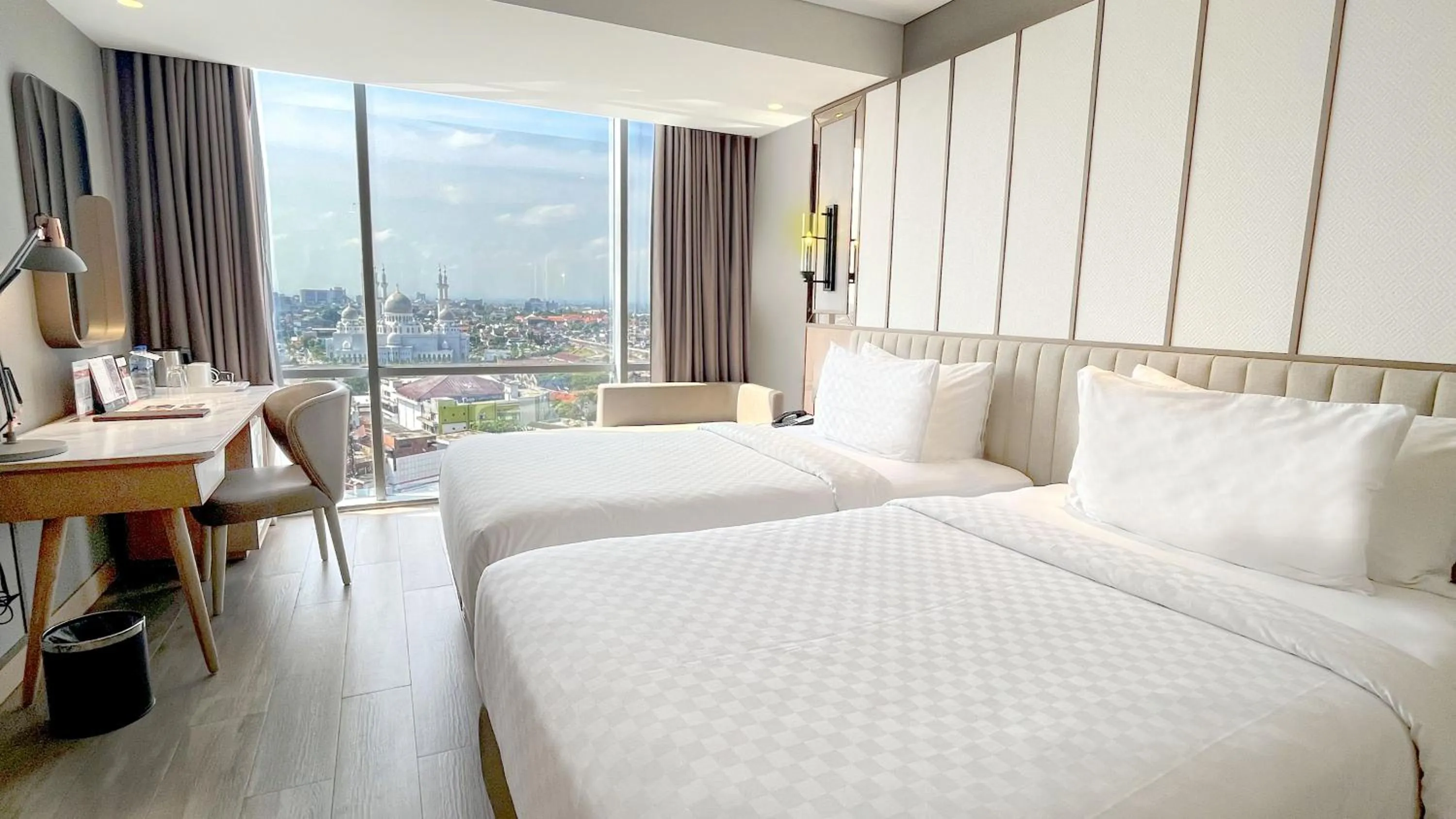 Bedroom, Bed in Swiss-Belhotel Solo