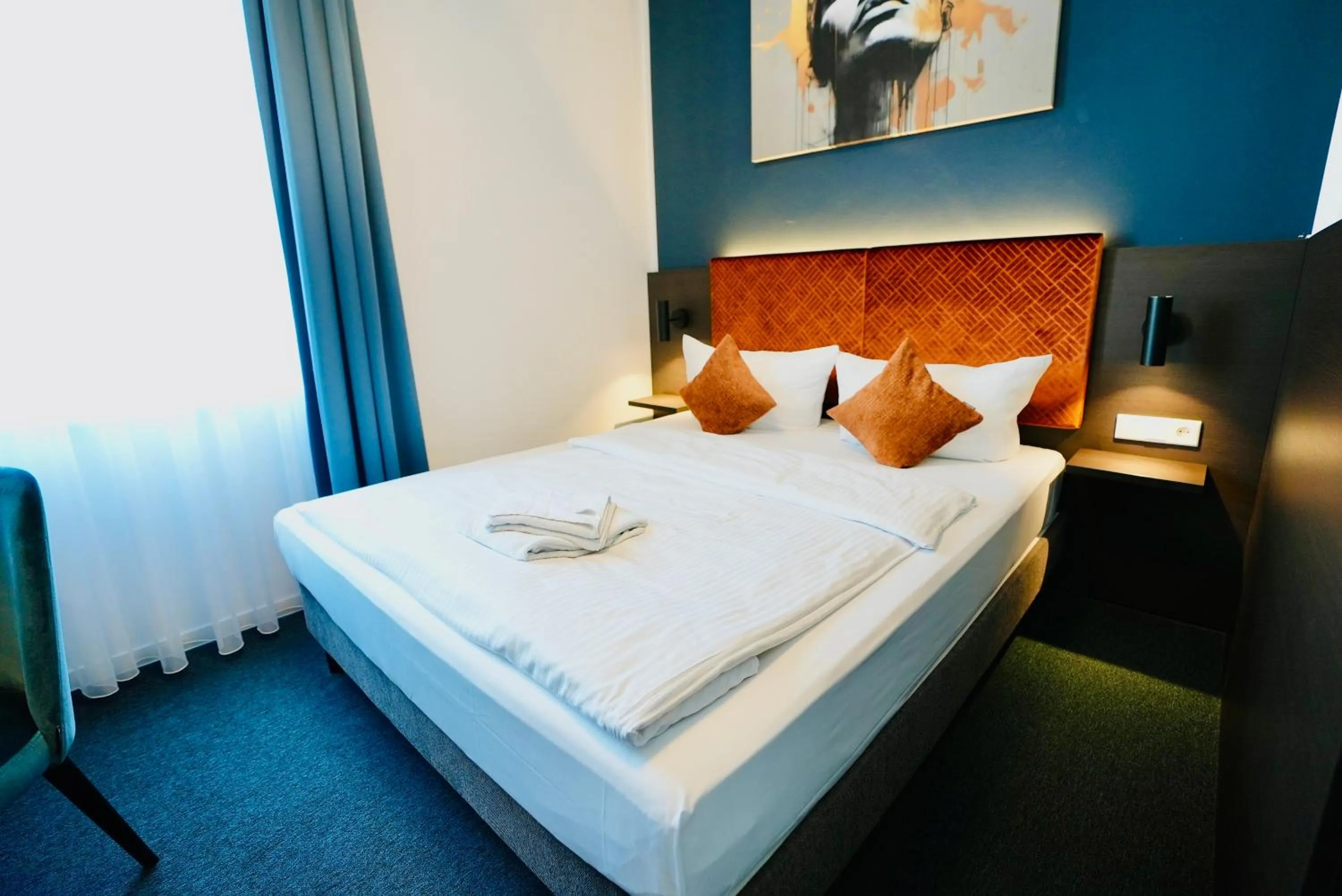Bed in Arthotel Ambassador Wiesbaden - FREE PARKING