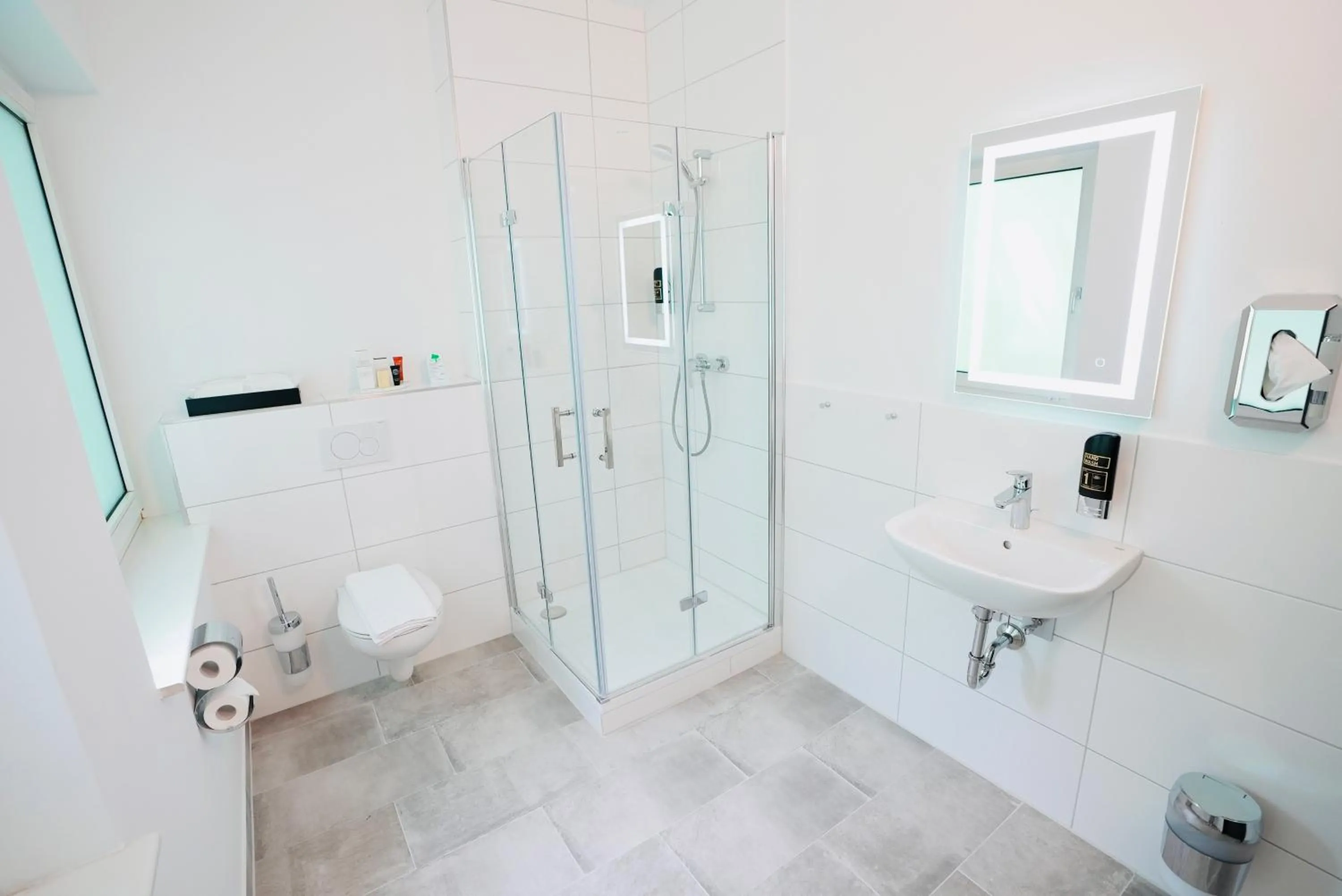 Arthotel Ambassador Wiesbaden - FREE PARKING