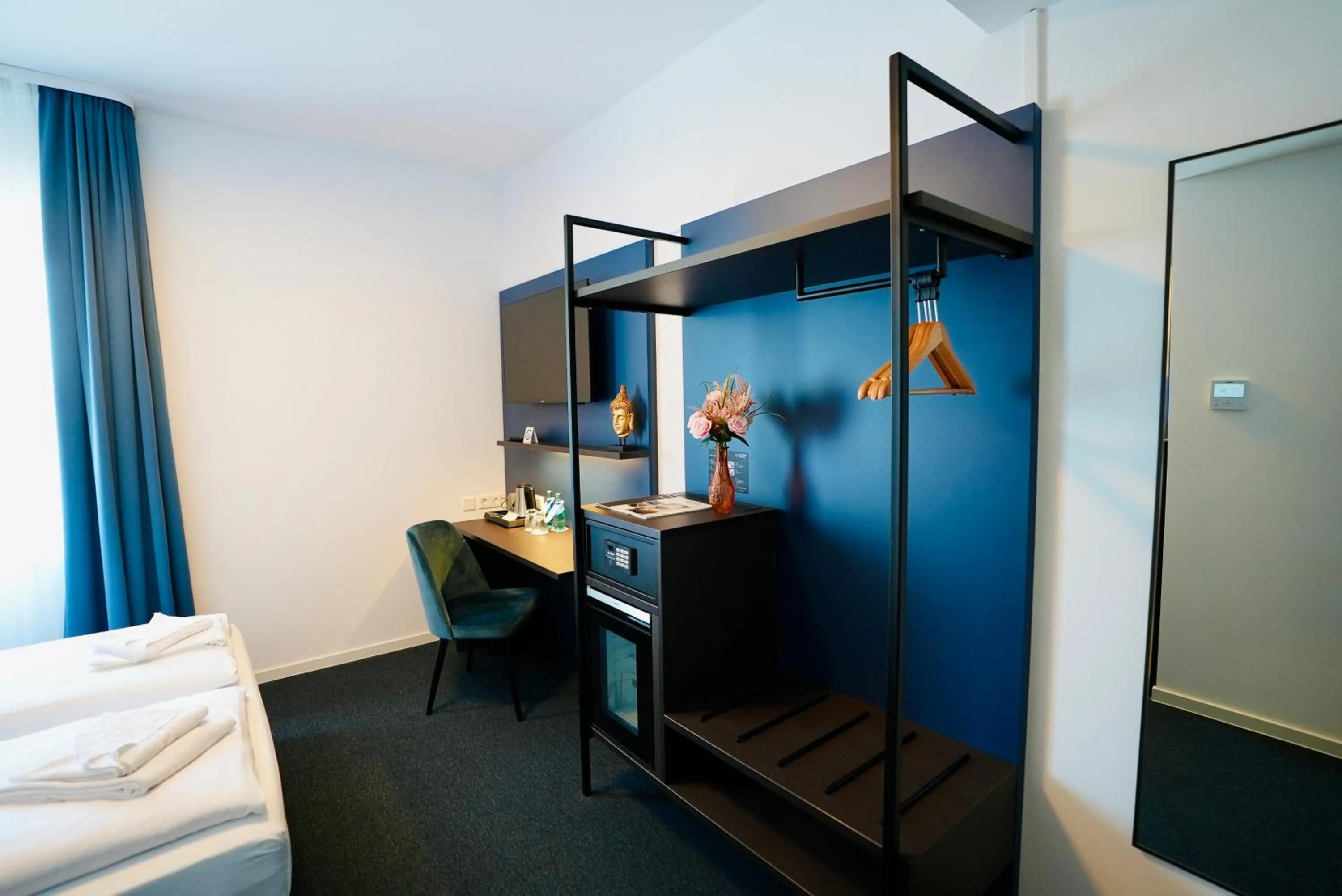 Bed in Arthotel Ambassador Wiesbaden - FREE PARKING