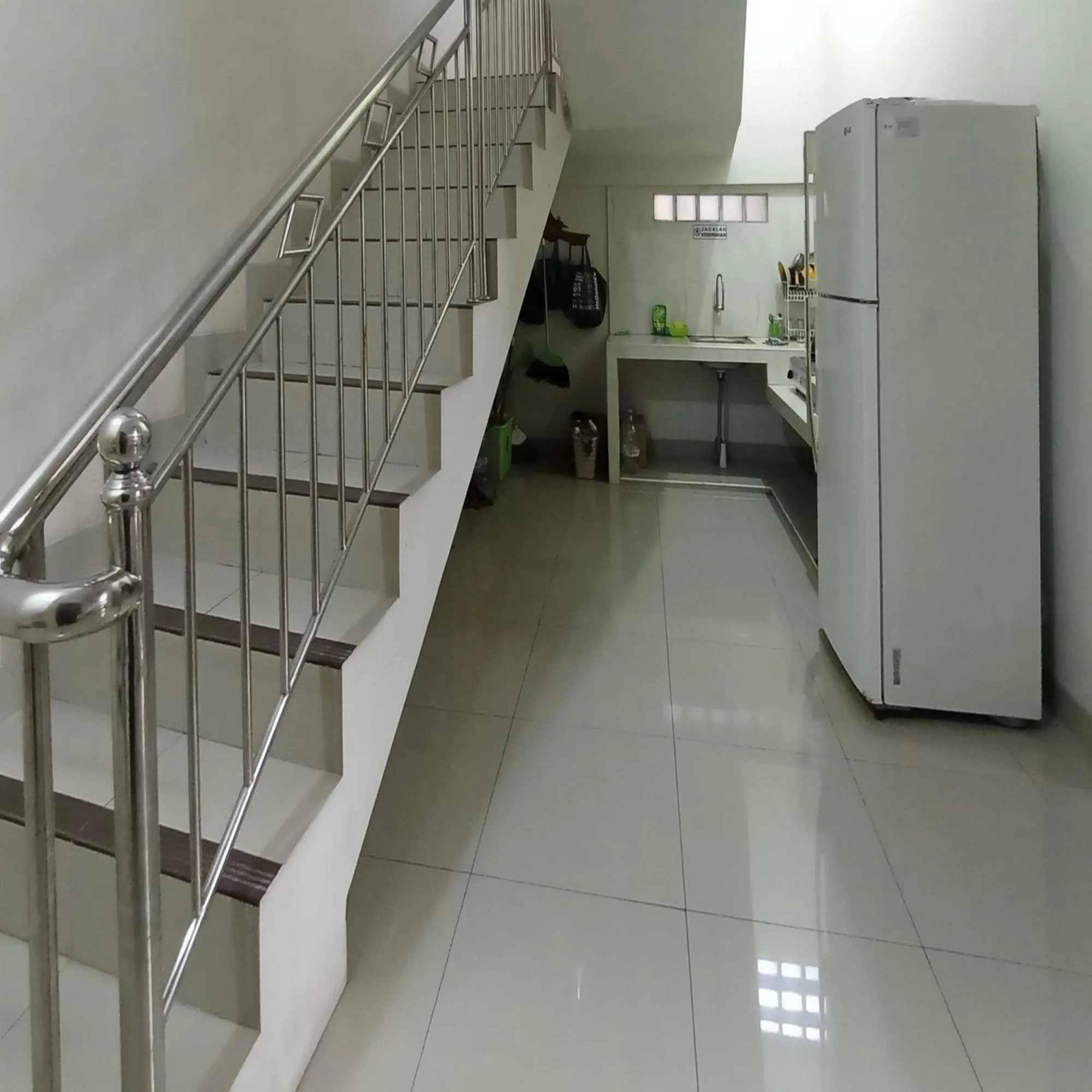 Property building in Super OYO 3314 Syariah House
