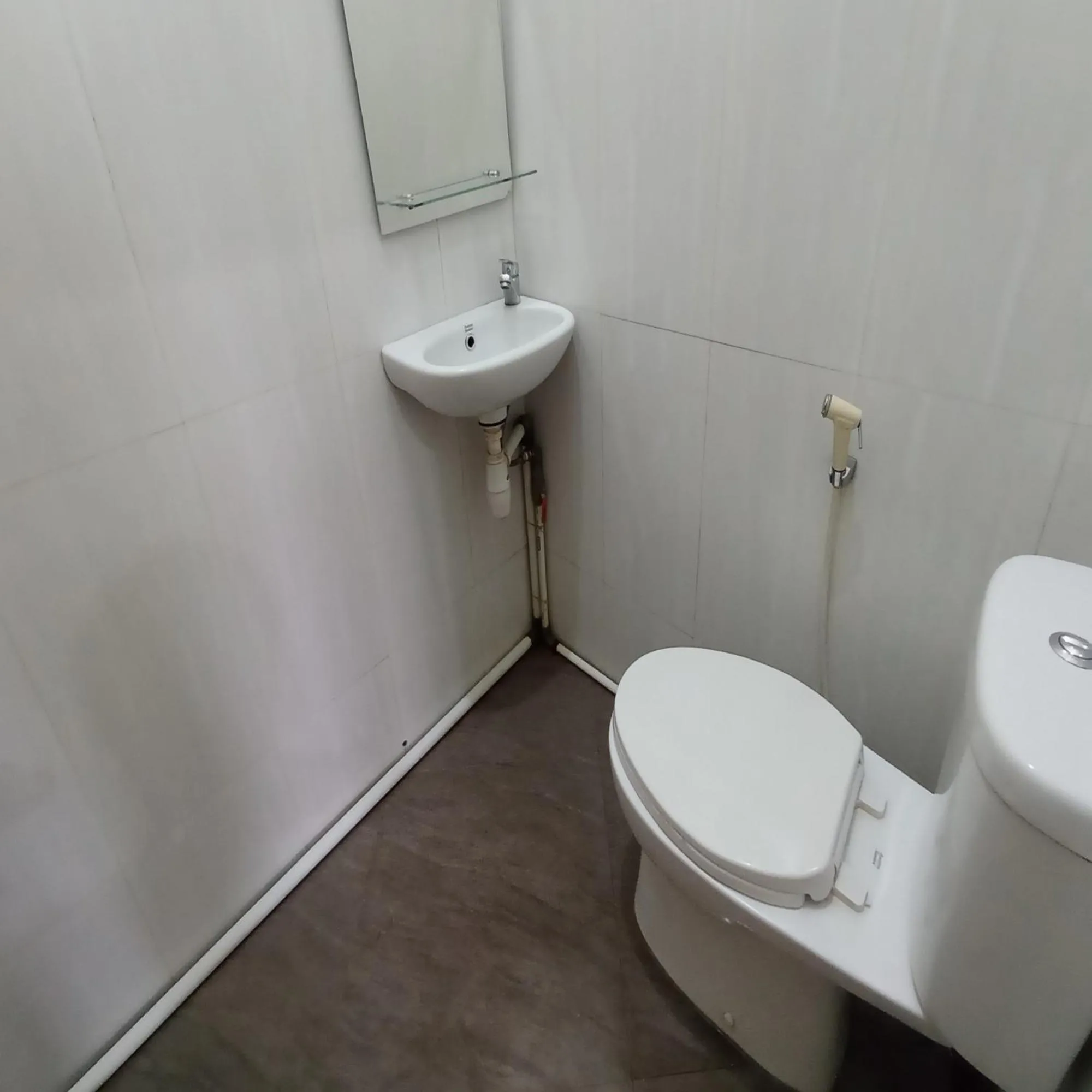 Bathroom in Super OYO 3314 Syariah House