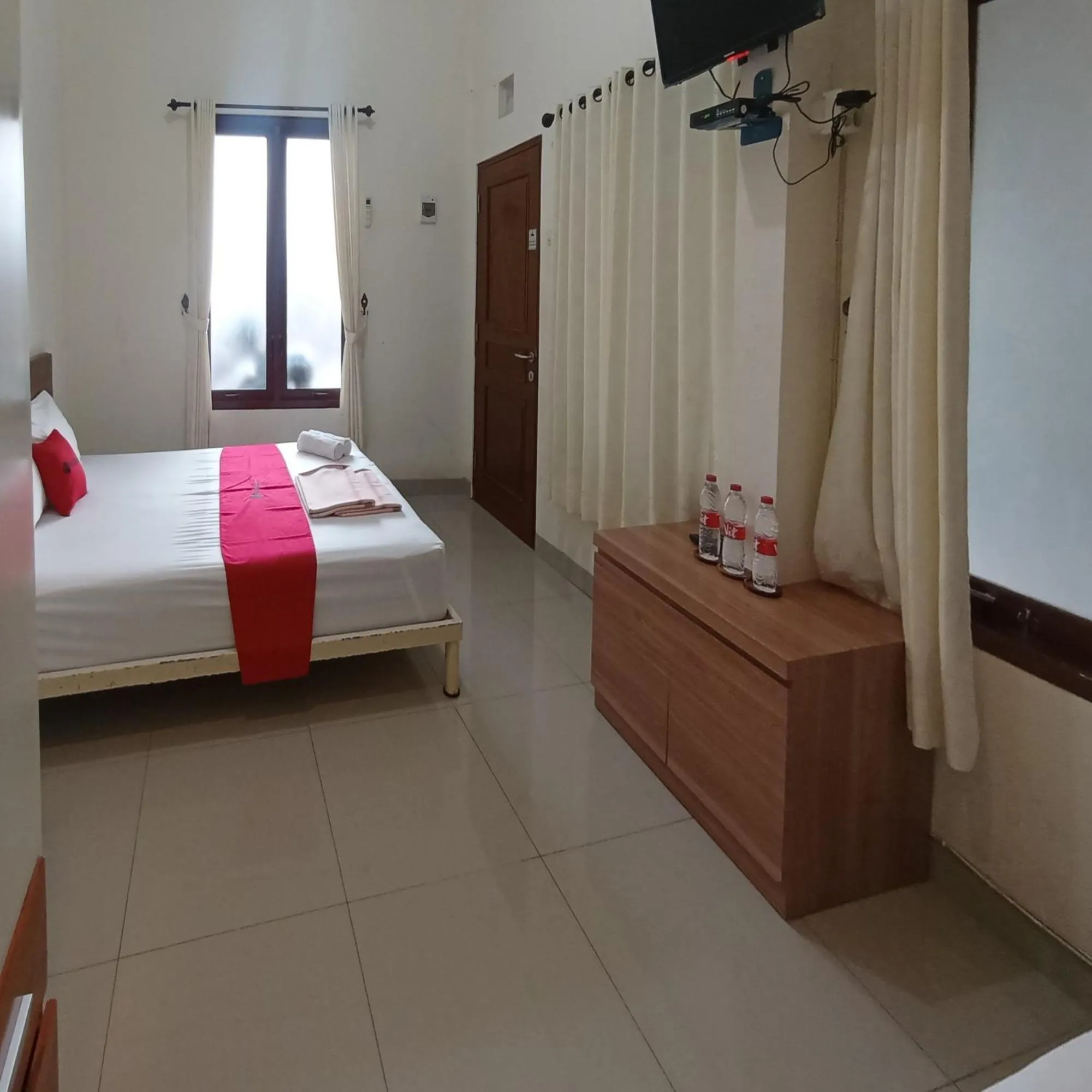 Bedroom, Bed in Super OYO 3314 Syariah House