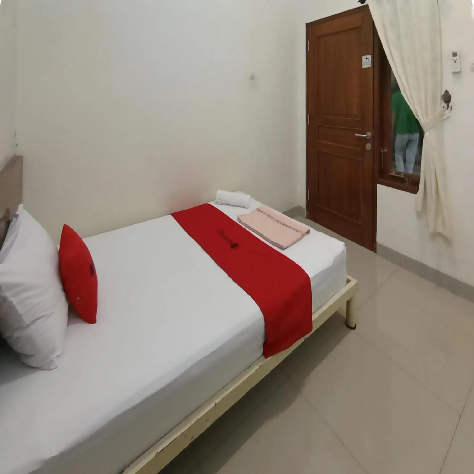 Bedroom, Bed in Super OYO 3314 Syariah House