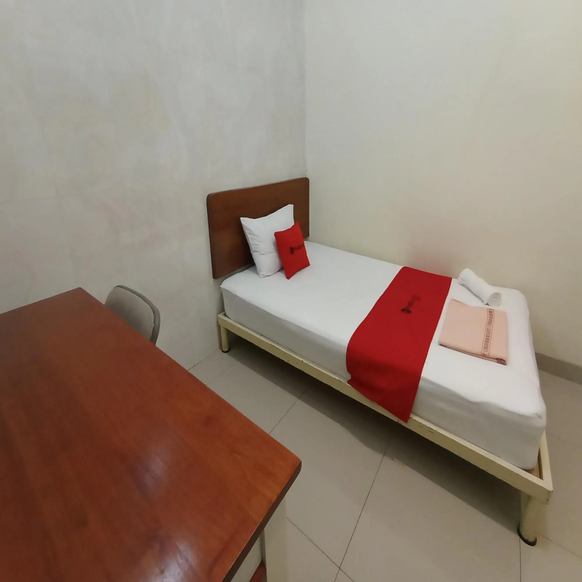 Bedroom, Bed in Super OYO 3314 Syariah House