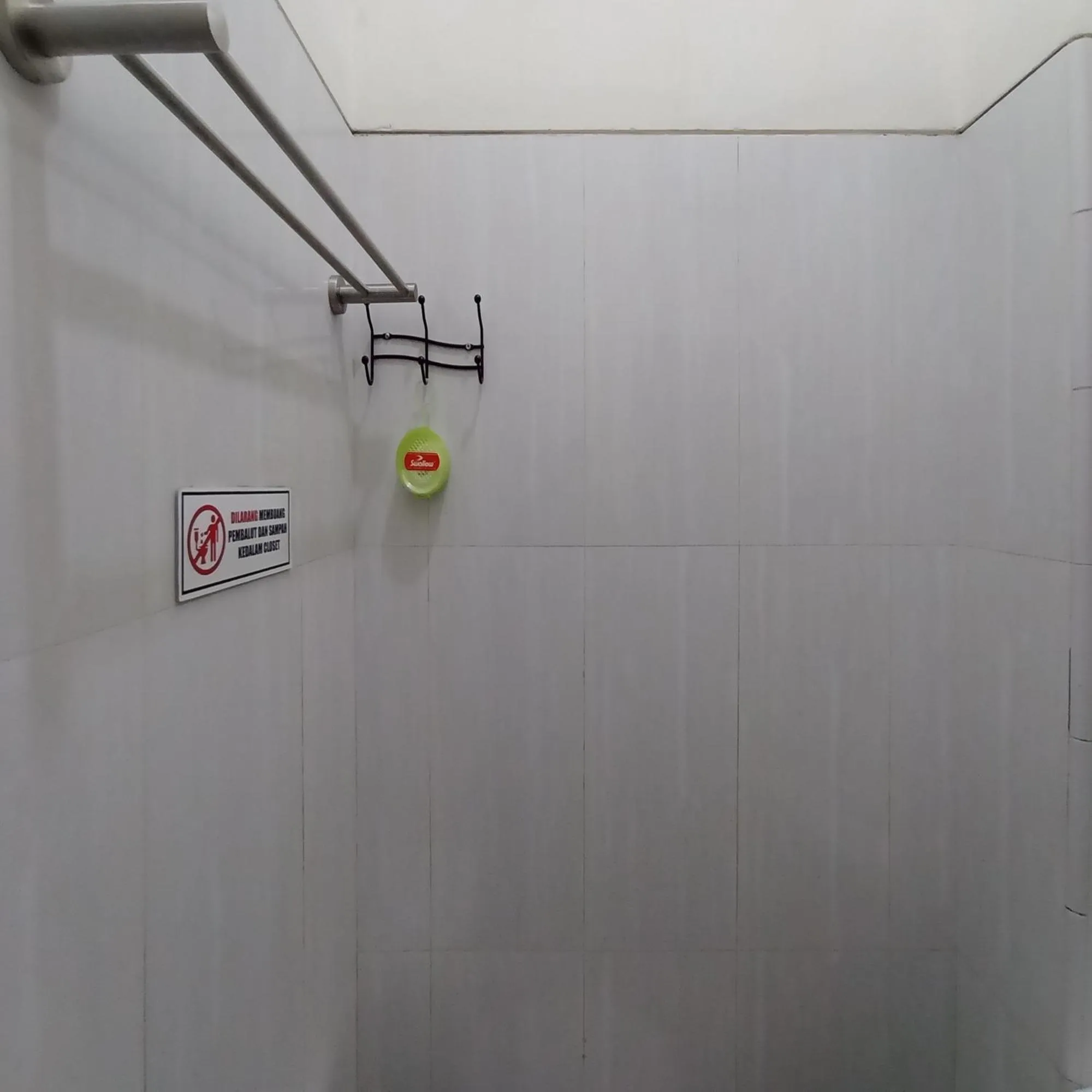 Bathroom in Super OYO 3314 Syariah House