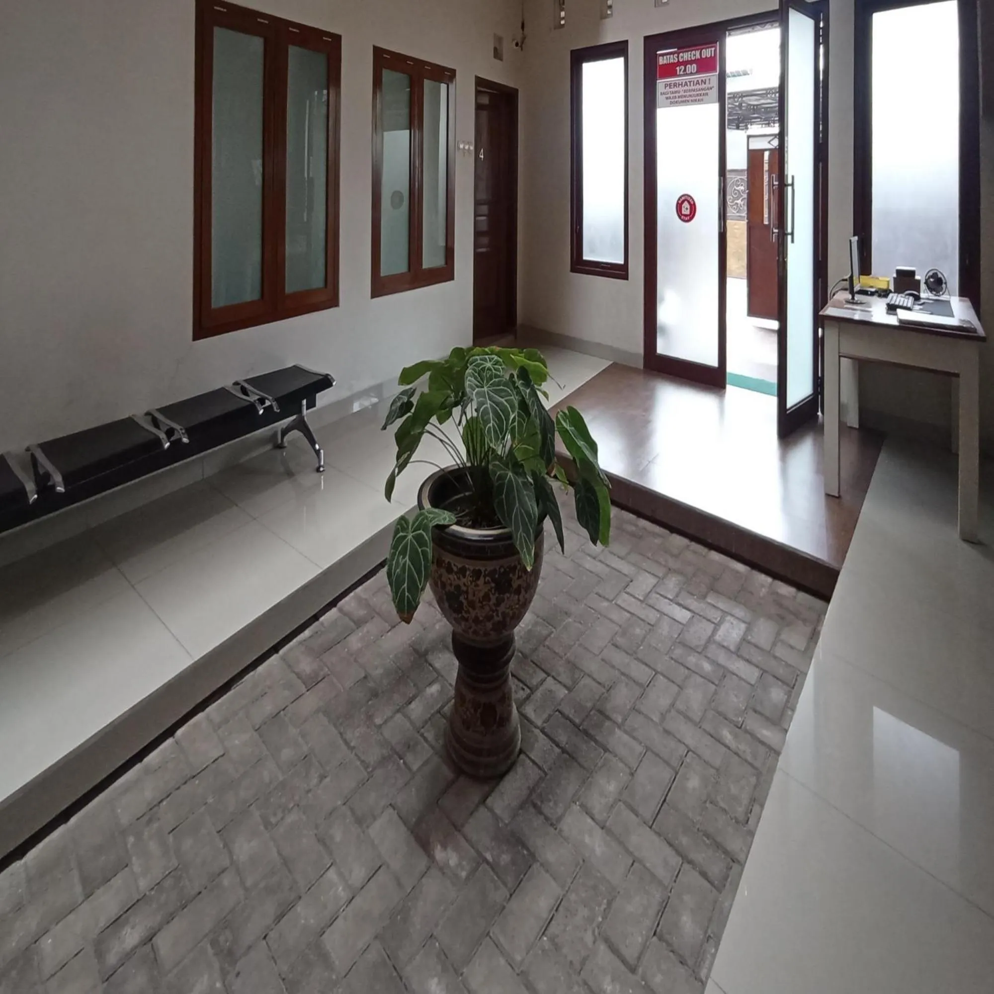 Property building in Super OYO 3314 Syariah House