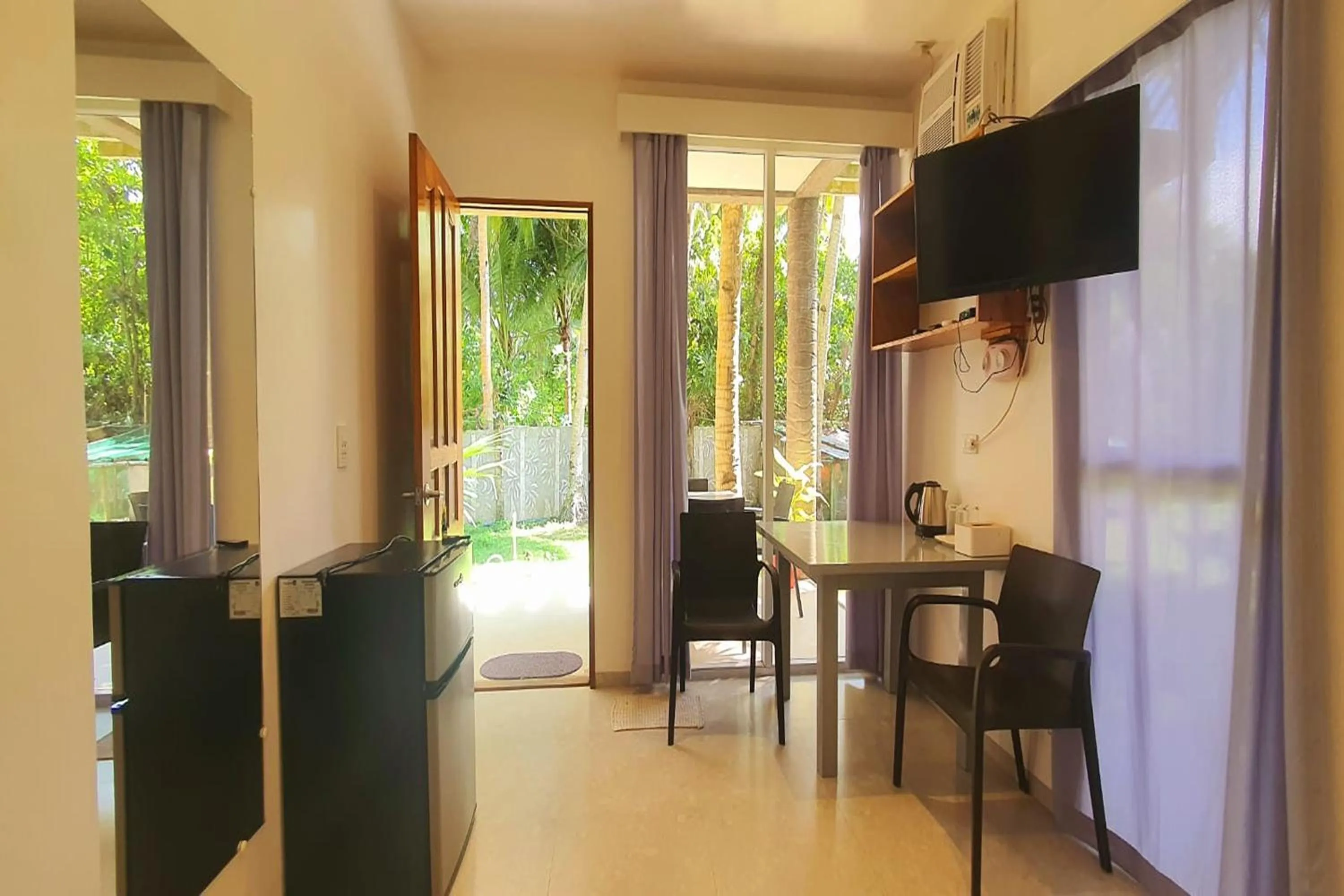 Seating area in Pili Beach Resort Agmanic