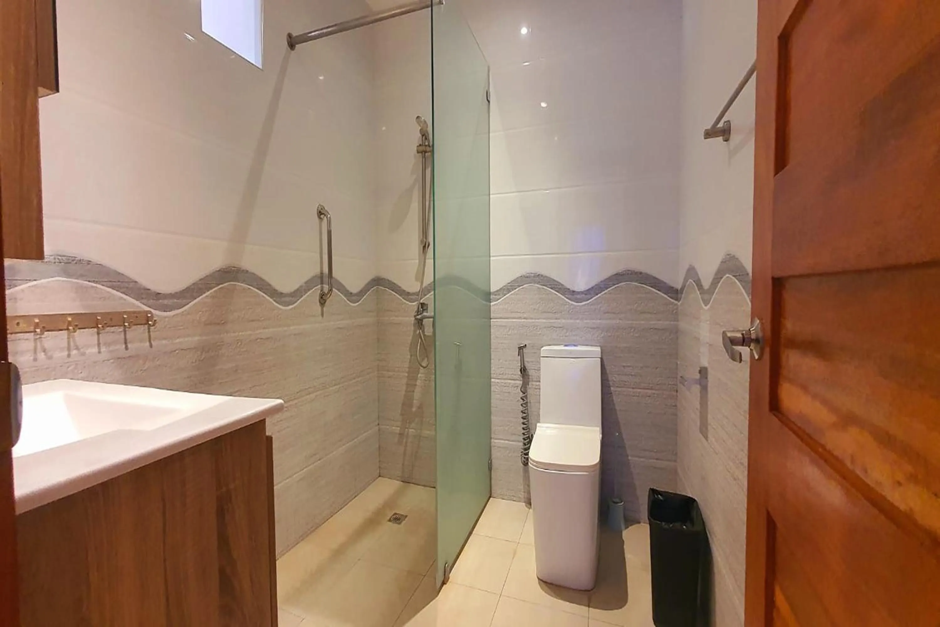 Bathroom in Pili Beach Resort Agmanic