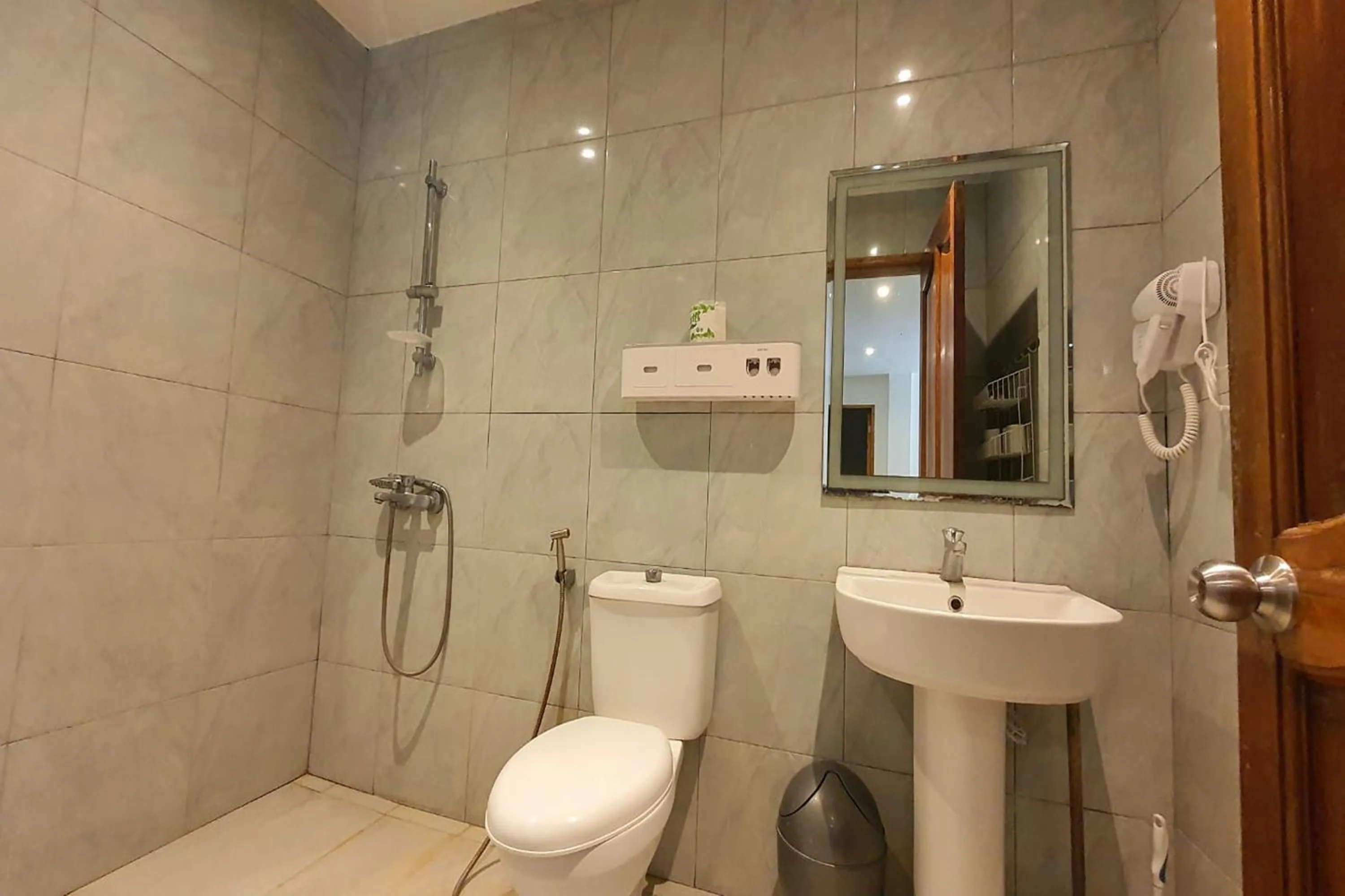 Bathroom in Pili Beach Resort Agmanic