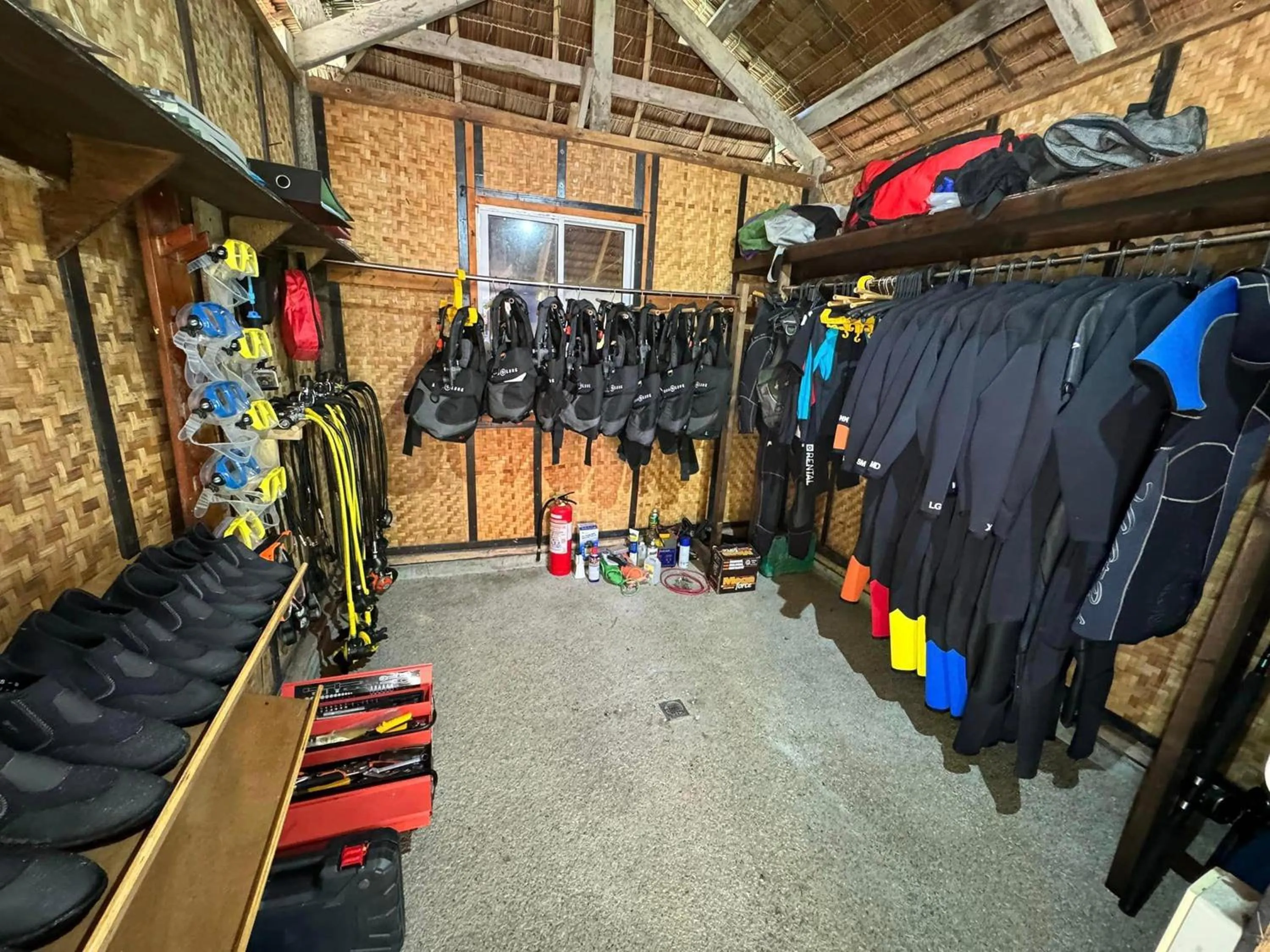 Diving in Pili Beach Resort Agmanic