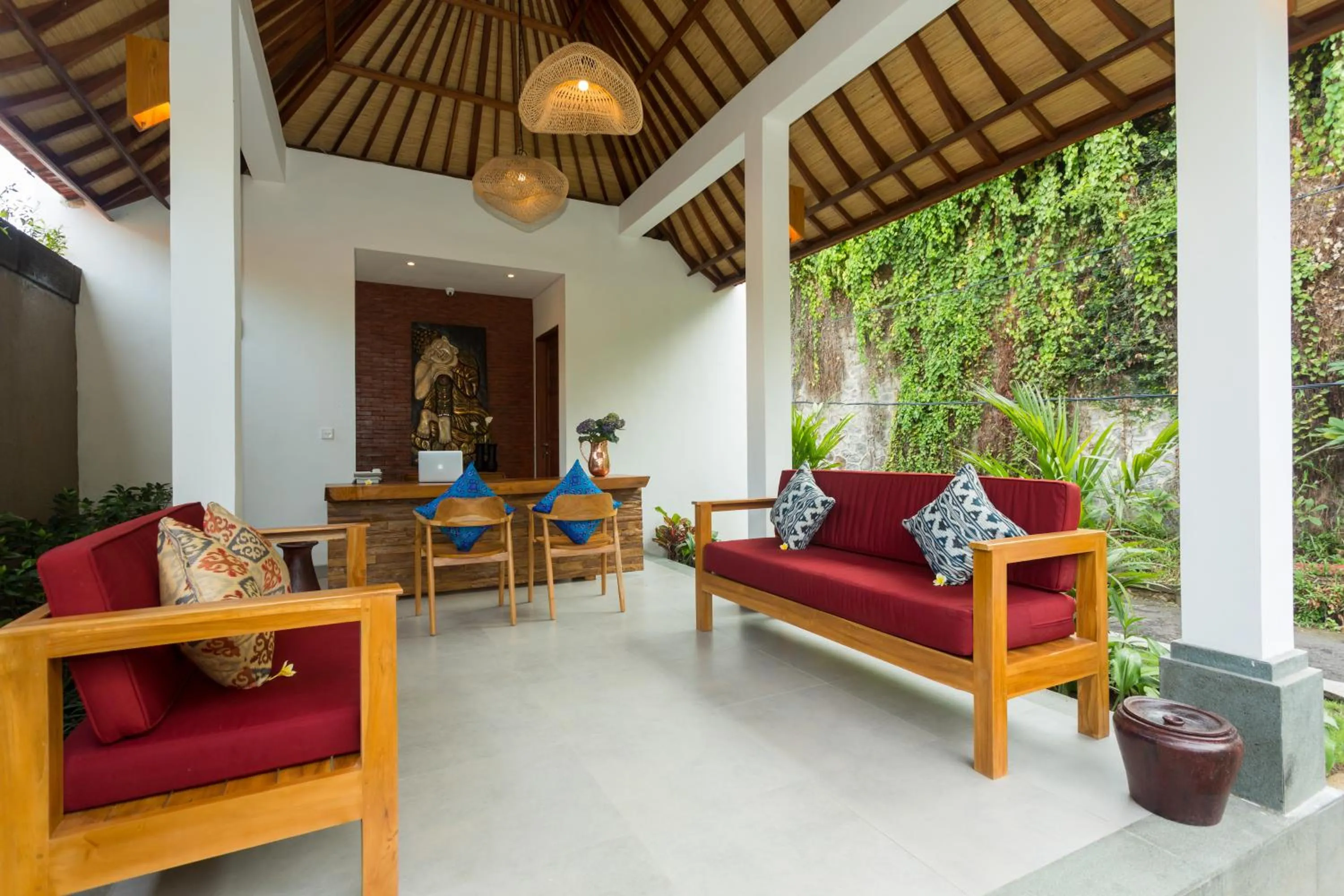 Lobby or reception in de Metra Villa Ubud by GenuineHost