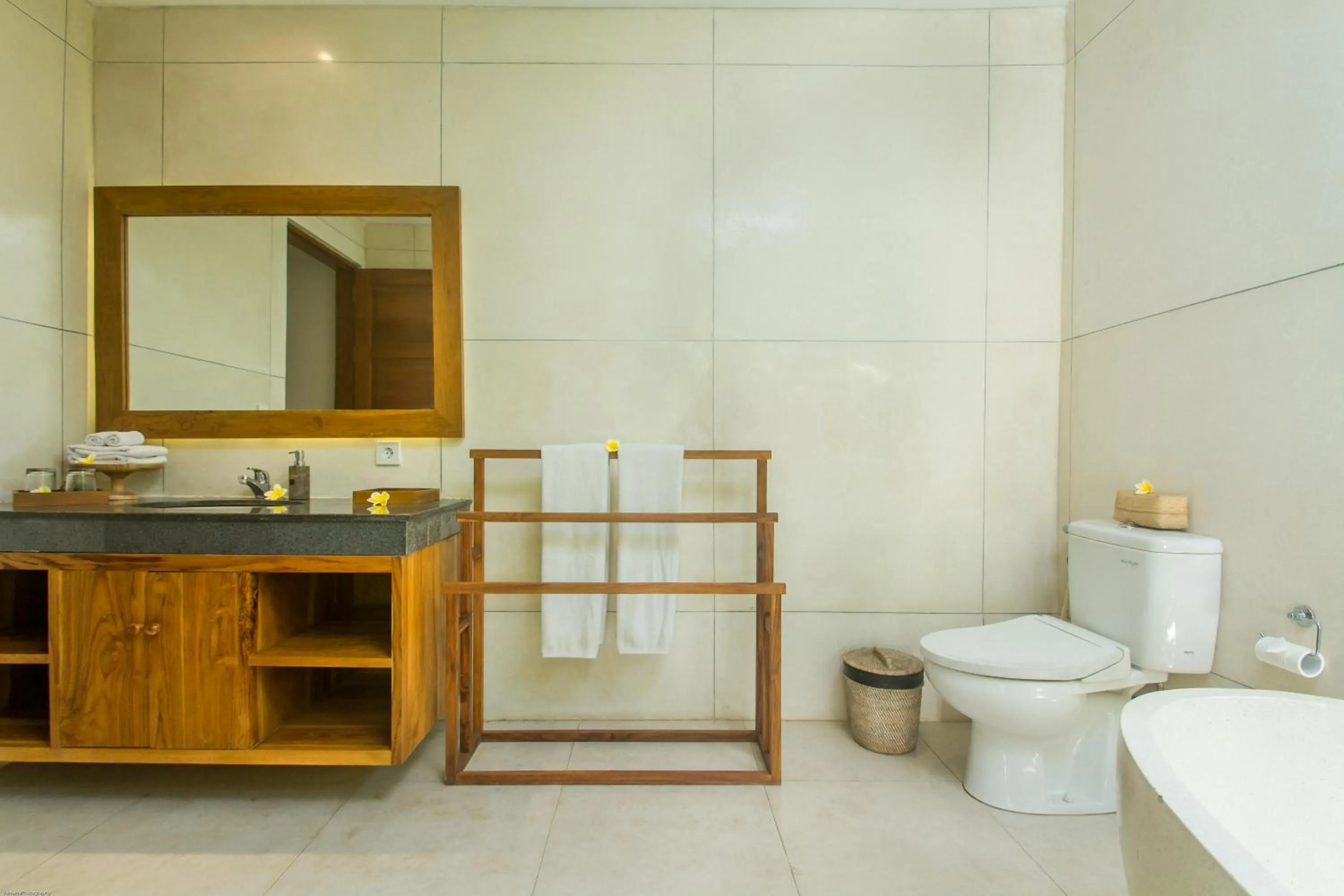 Toilet in de Metra Villa Ubud by GenuineHost