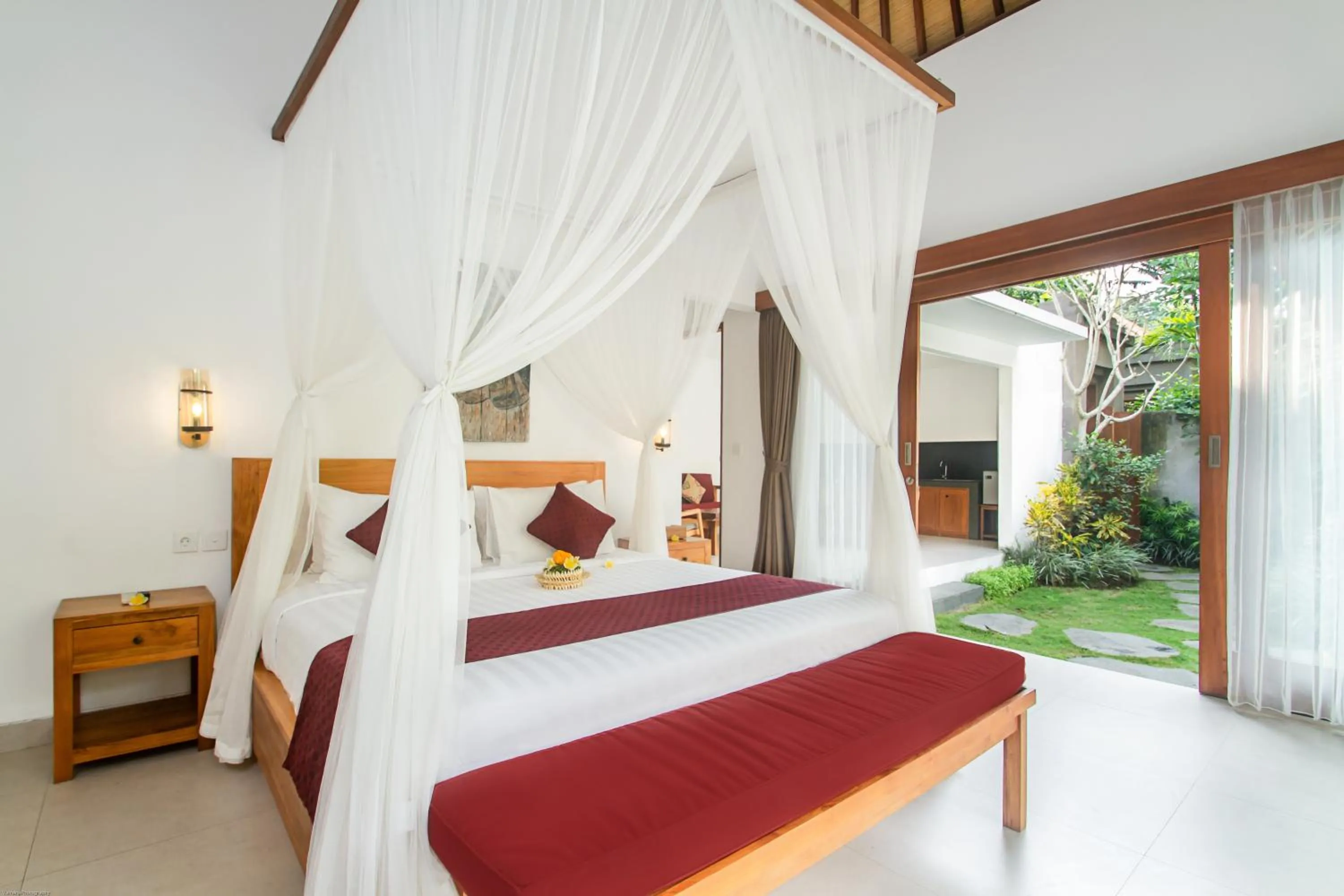 Bed in de Metra Villa Ubud by GenuineHost