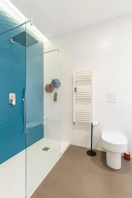 Shower in Tufo Giallo Rooms