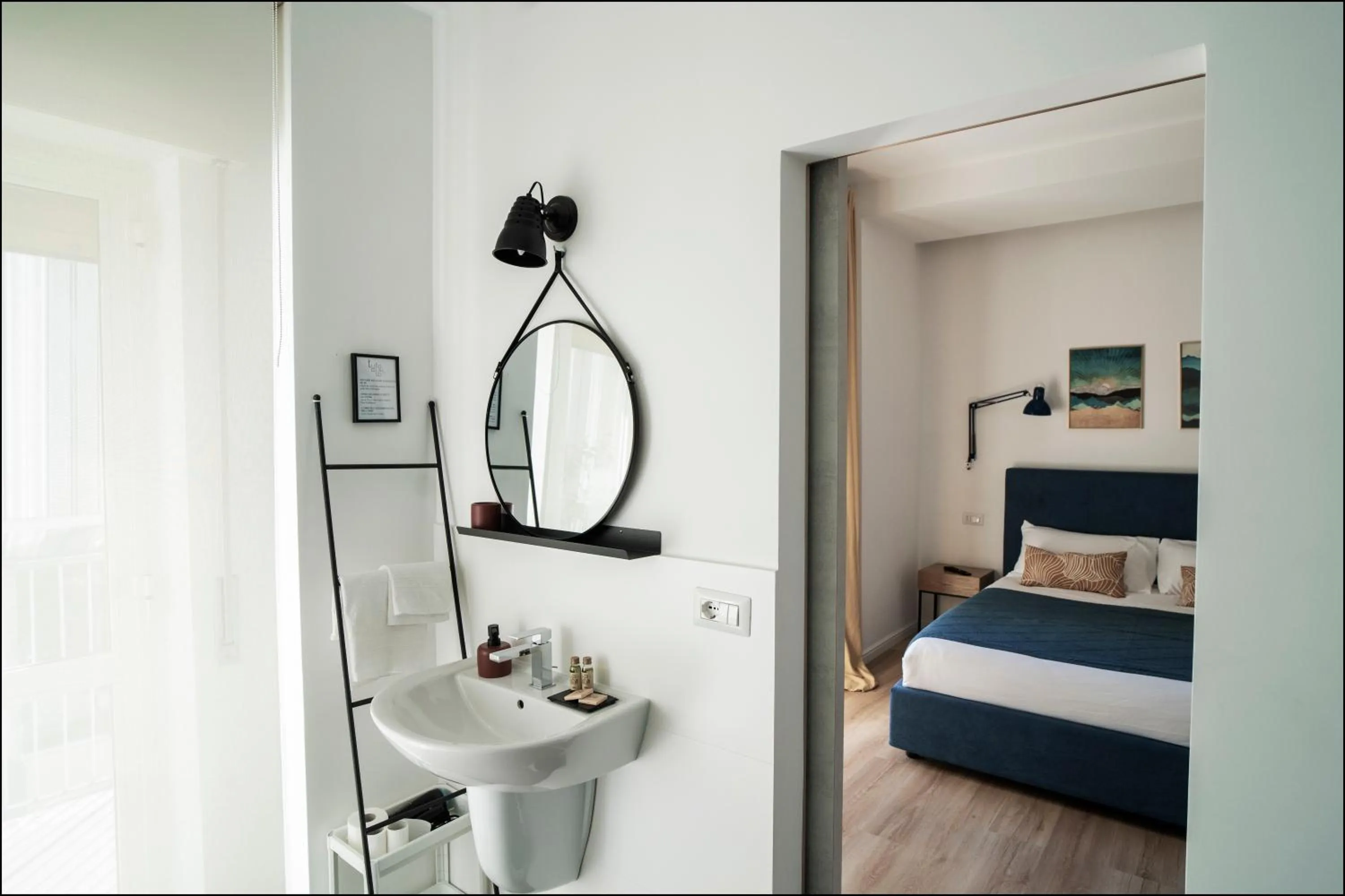 Bathroom, Bed in Tufo Giallo Rooms