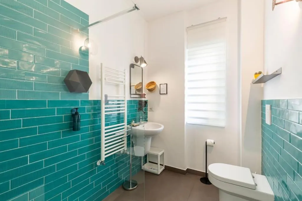 Toilet in Tufo Giallo Rooms