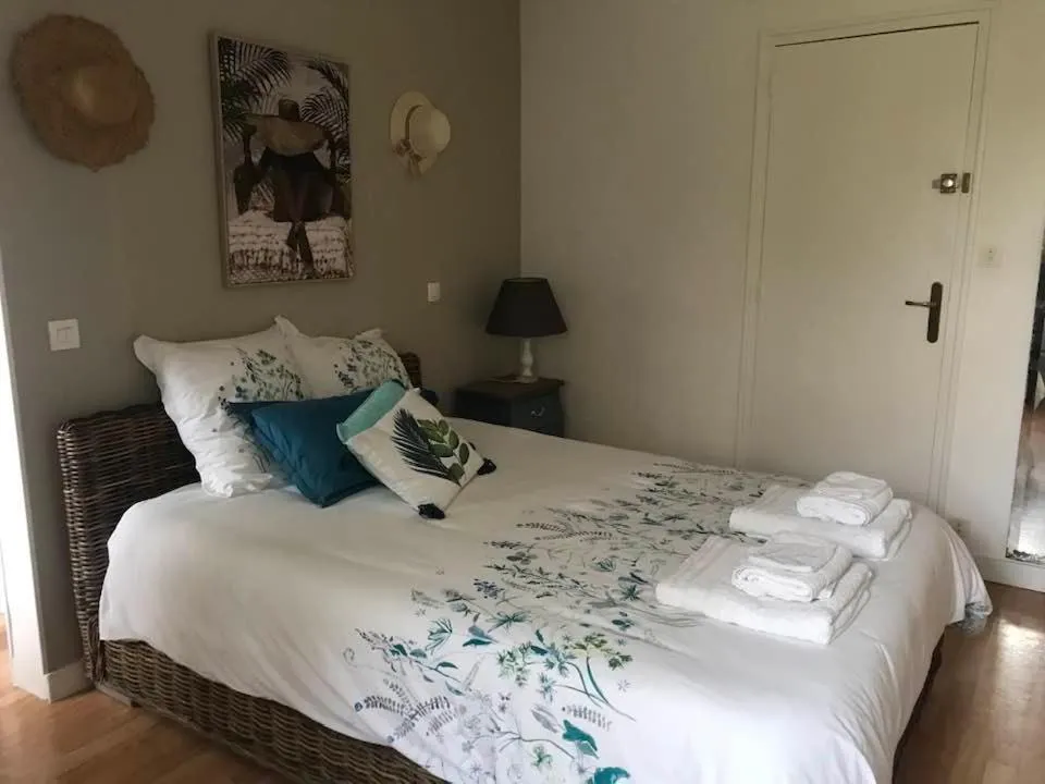 Bedroom, Bed in Aux portes de Pornichet, Chambres d'hôtes Ty'Sacha