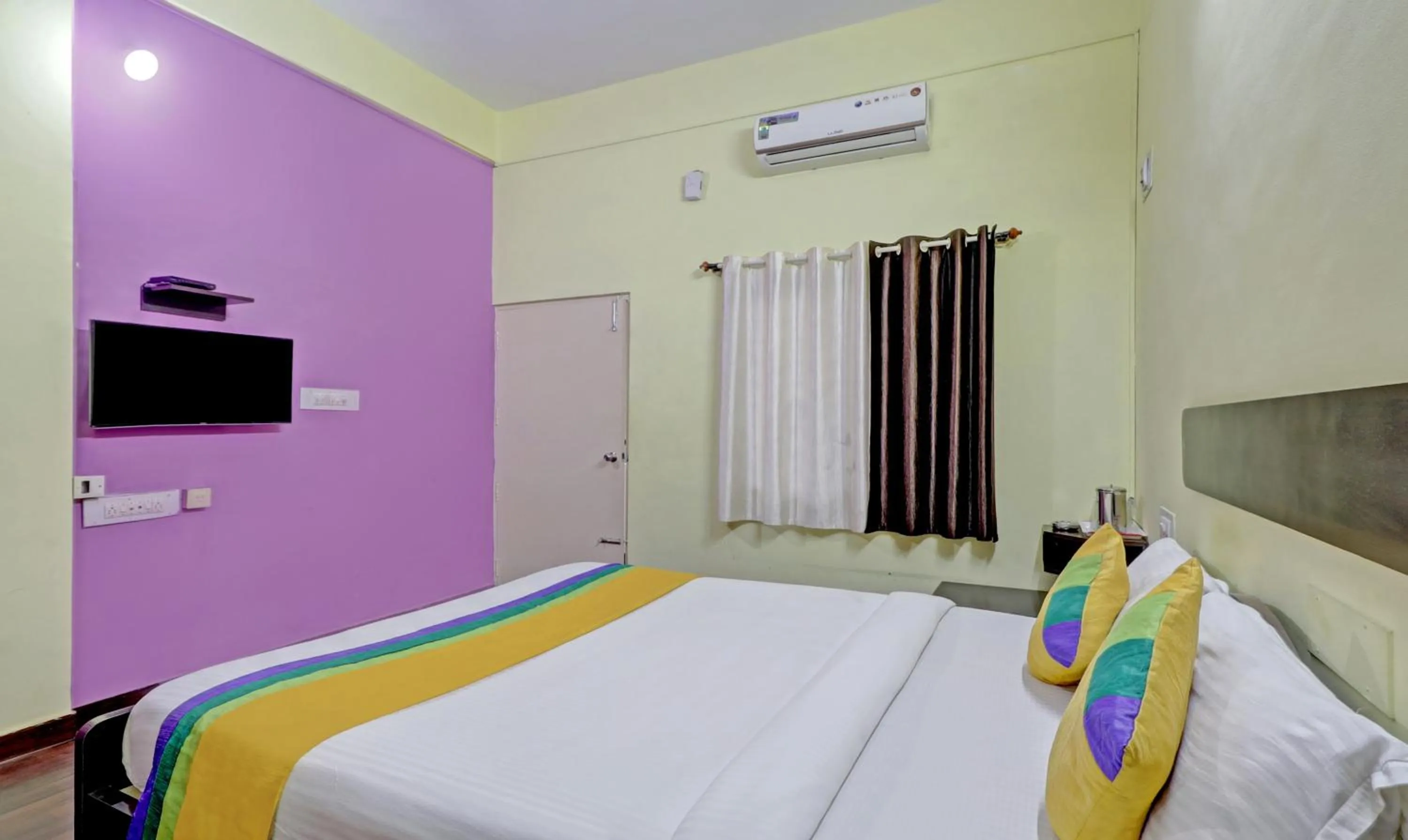 Bed in Guru Comfort, 100 m from Apollo Hospital