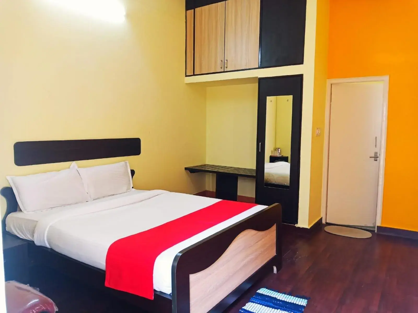 Deluxe Room - single occupancy in Guru Comfort, 100 m from Apollo Hospital Deluxe Room - single occupancy in Guru Comfort, 100 m from Apollo Hospital