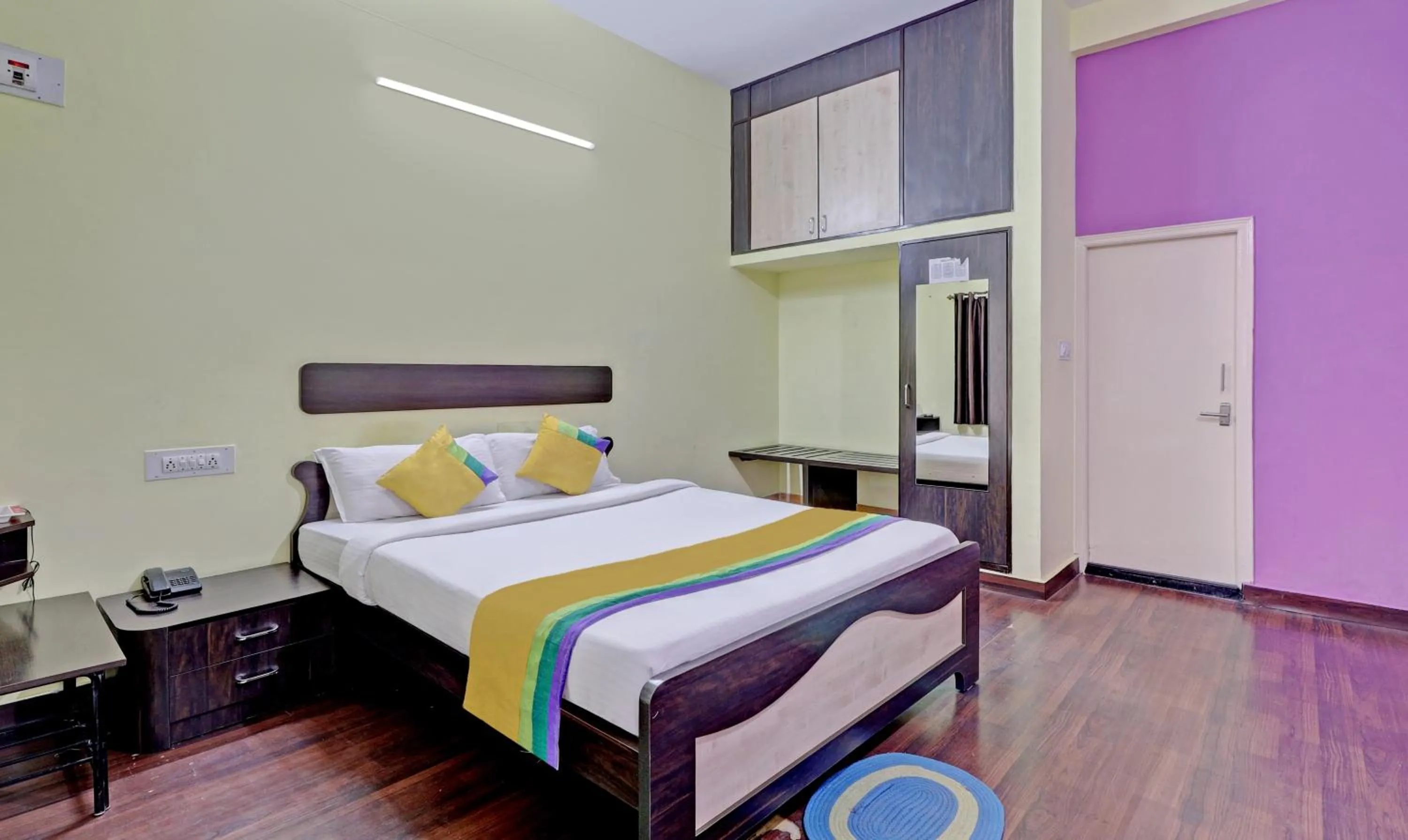 Bed in Guru Comfort, 100 m from Apollo Hospital