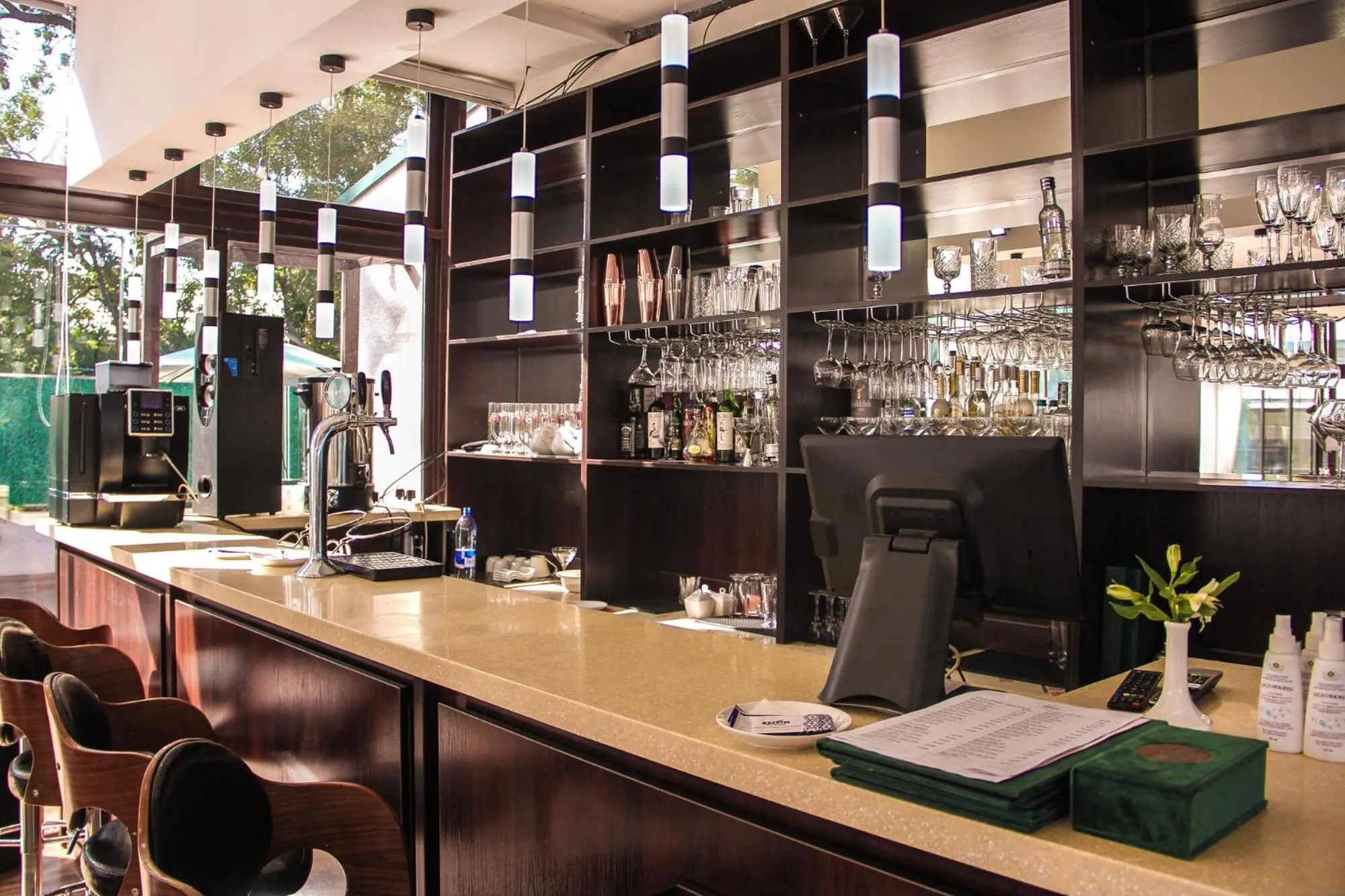 Restaurant/places to eat in Gabrielle International Hotel