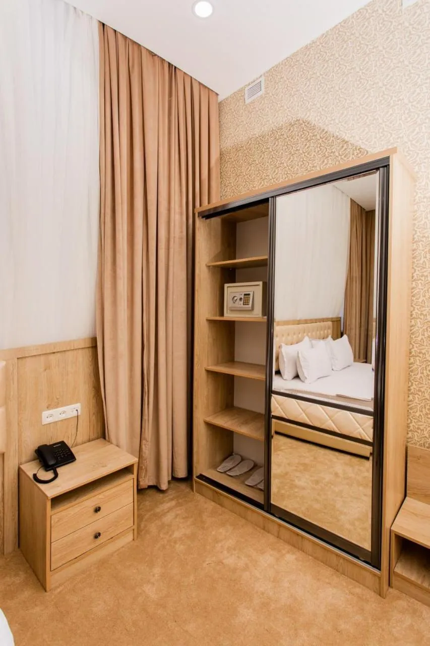 safe, Bed in Gabrielle International Hotel