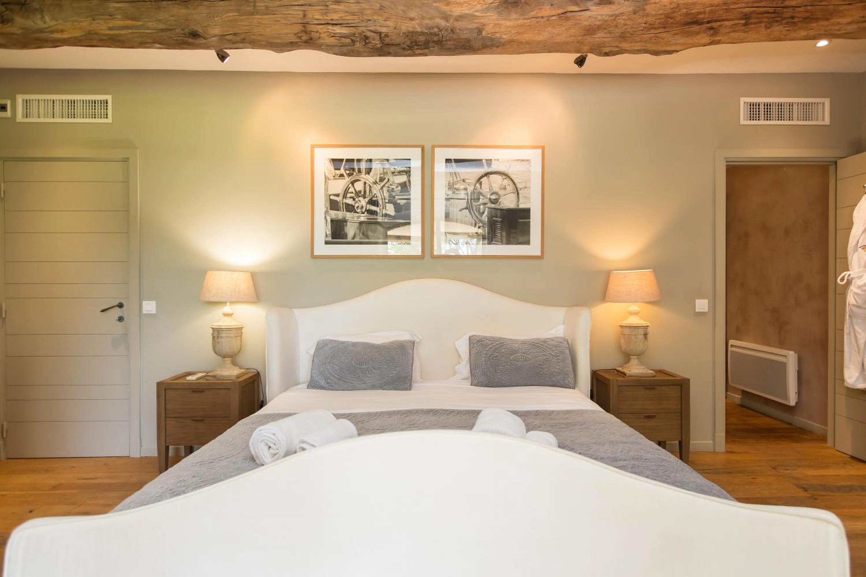 Photo of the whole room, Bed in Domaine Les Mésanges