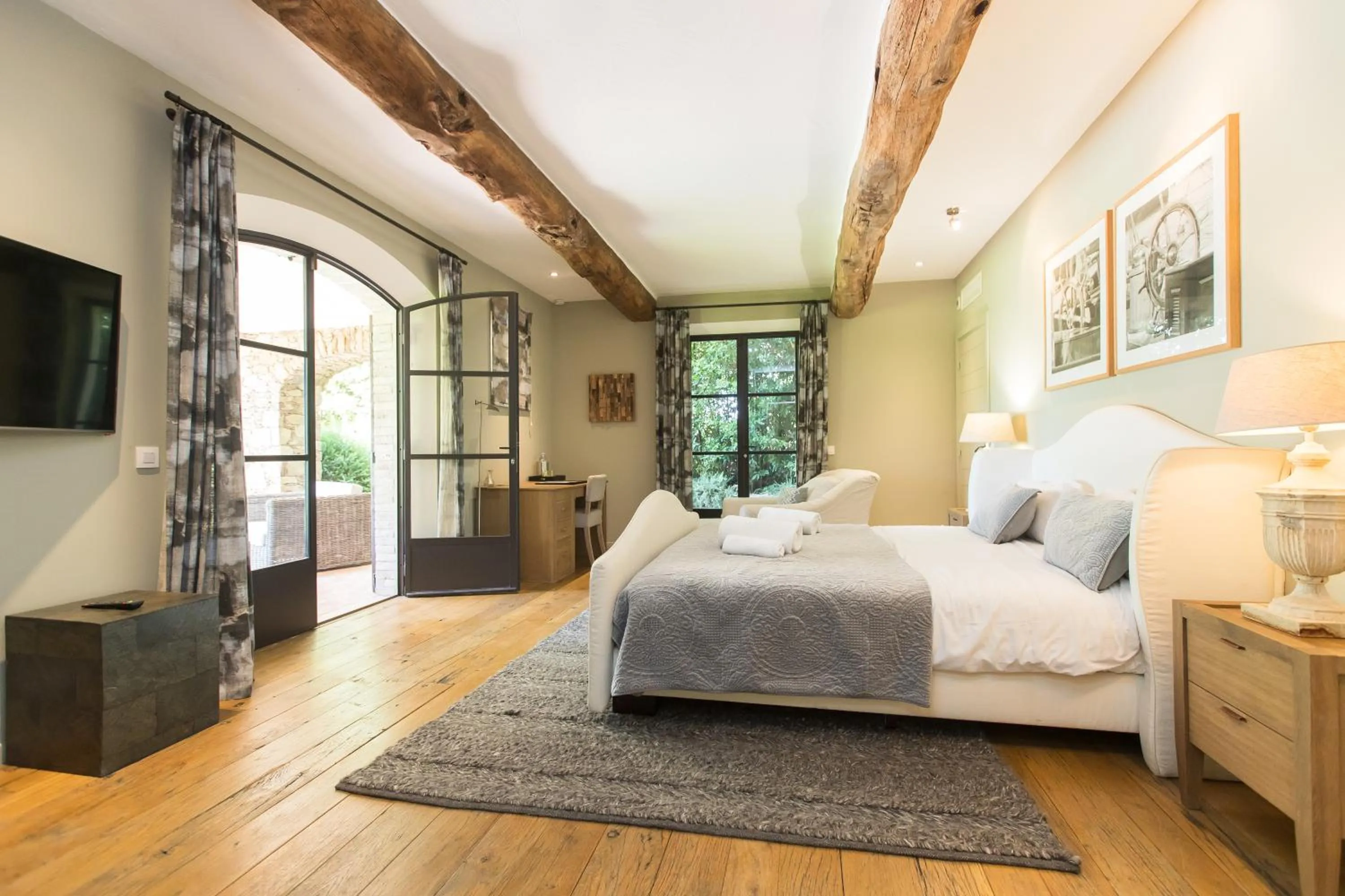 Photo of the whole room, Bed in Domaine Les Mésanges