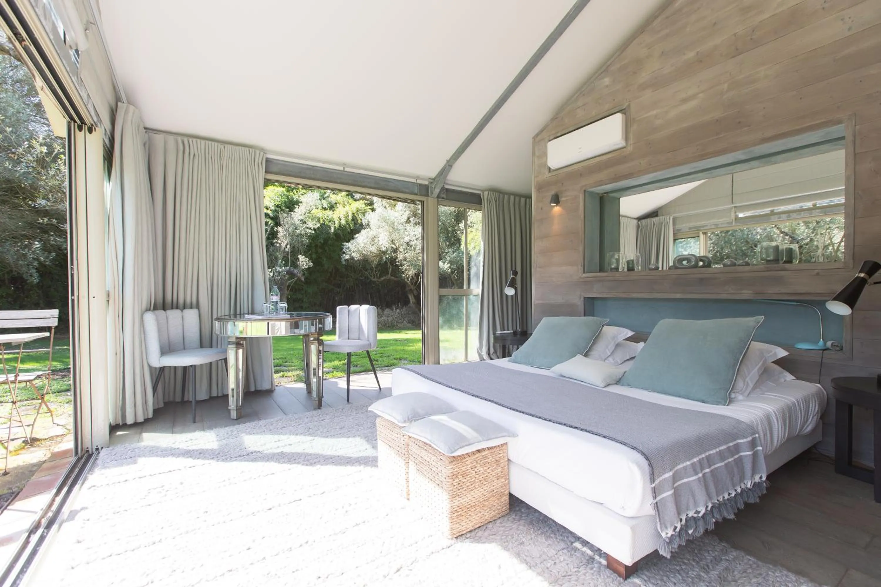 Photo of the whole room, Bed in Domaine Les Mésanges