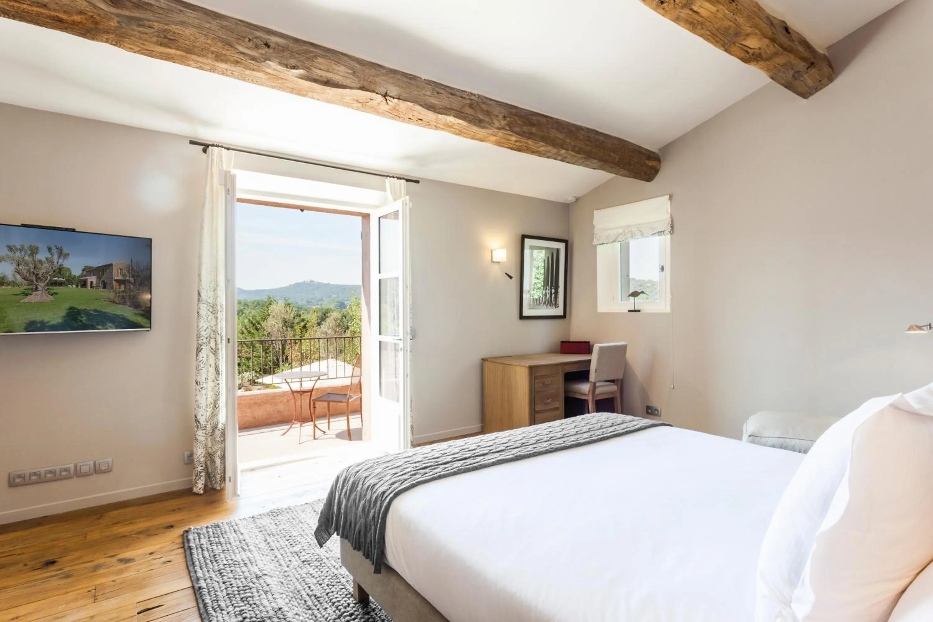 Photo of the whole room, Bed in Domaine Les Mésanges