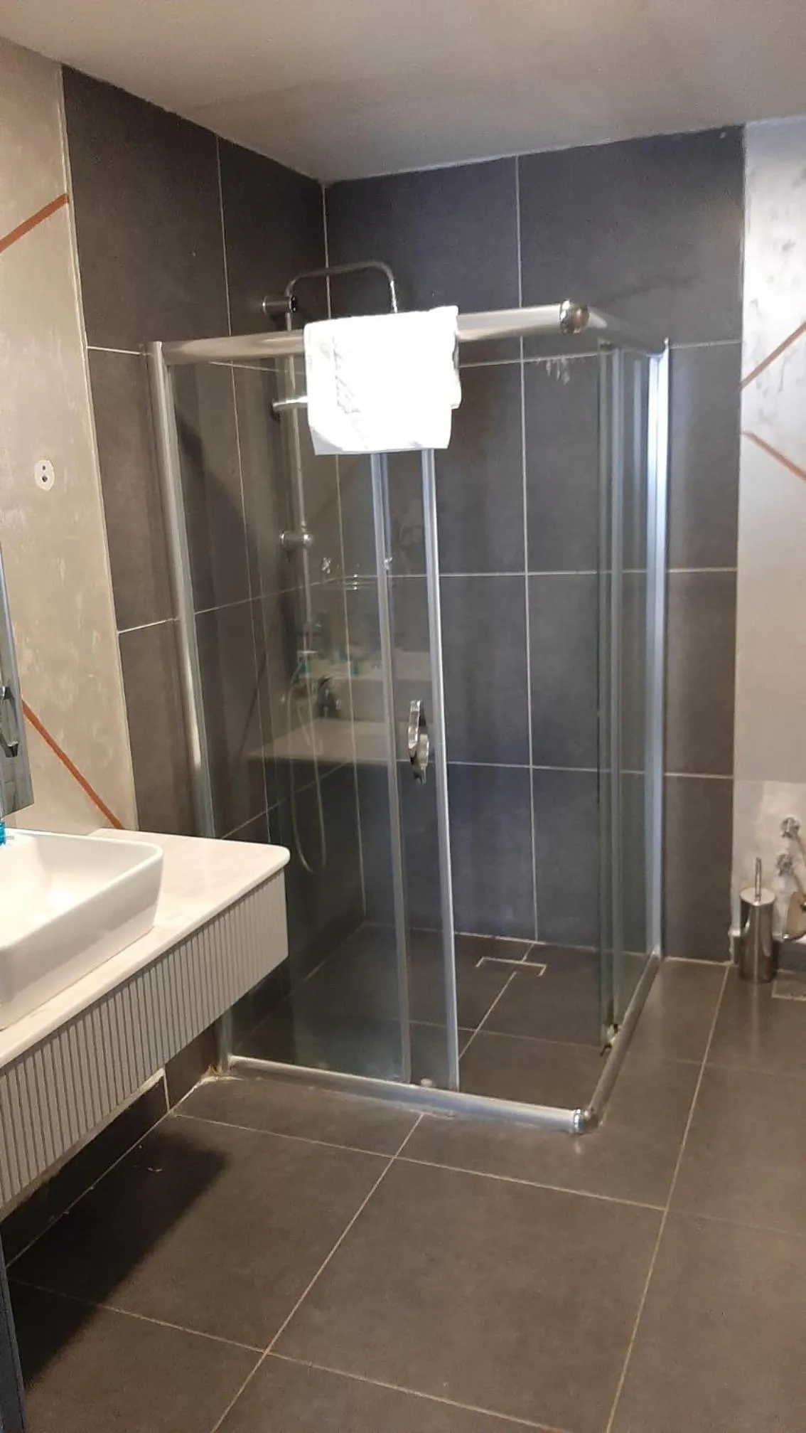 Shower in Cadde 7 Otel