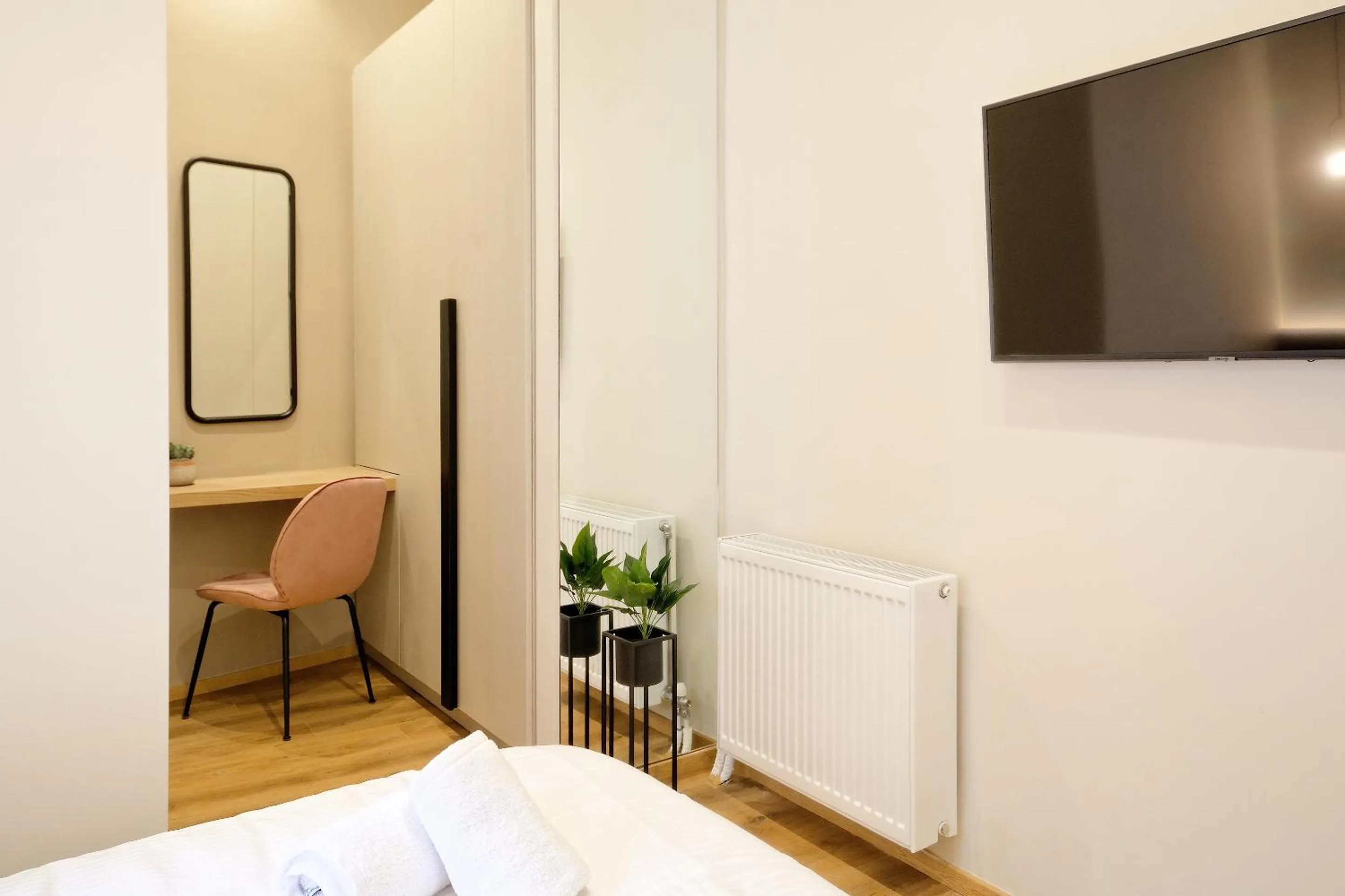 TV and multimedia, Bed in The Flirty Athens apartment