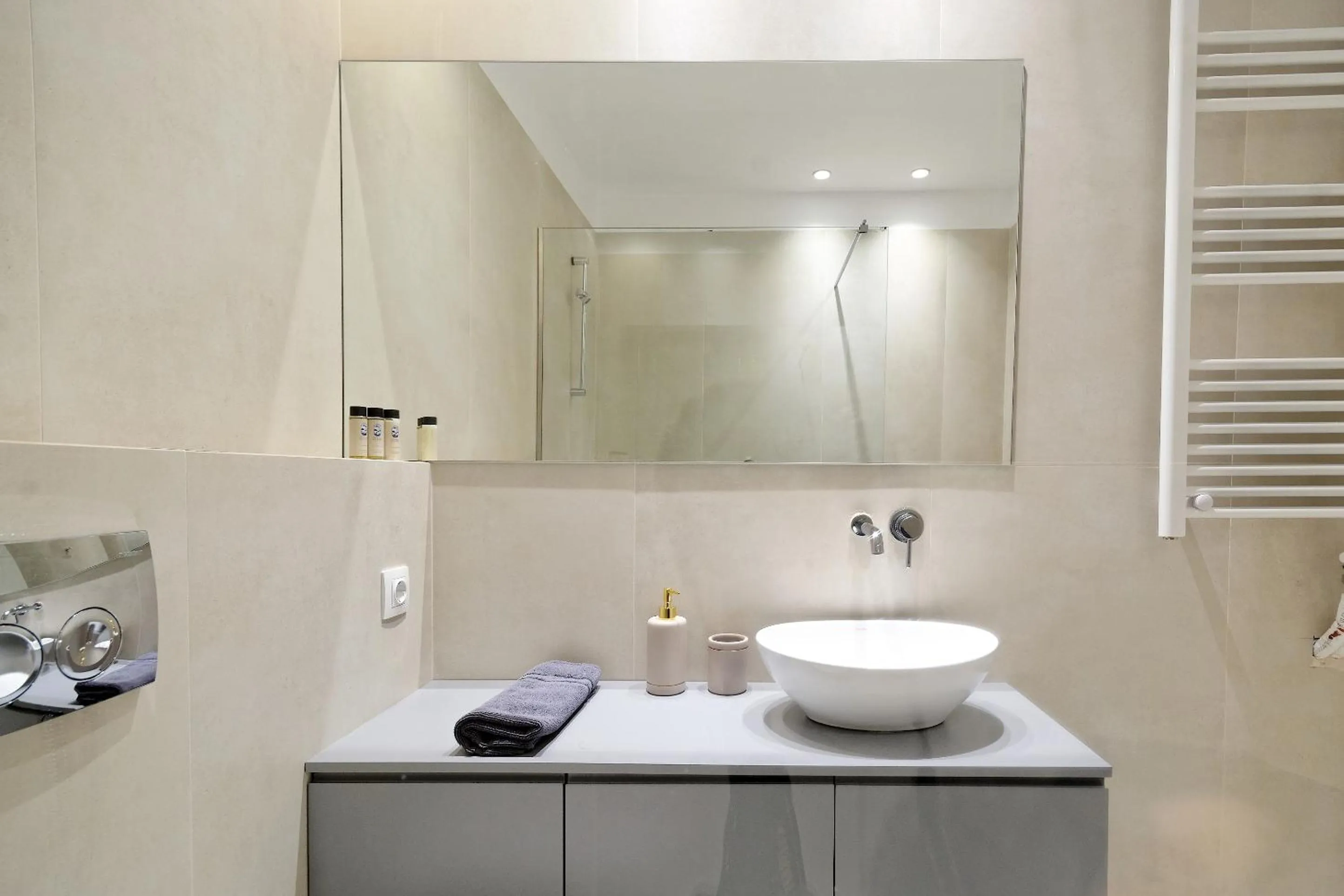 Bathroom in The Flirty Athens apartment