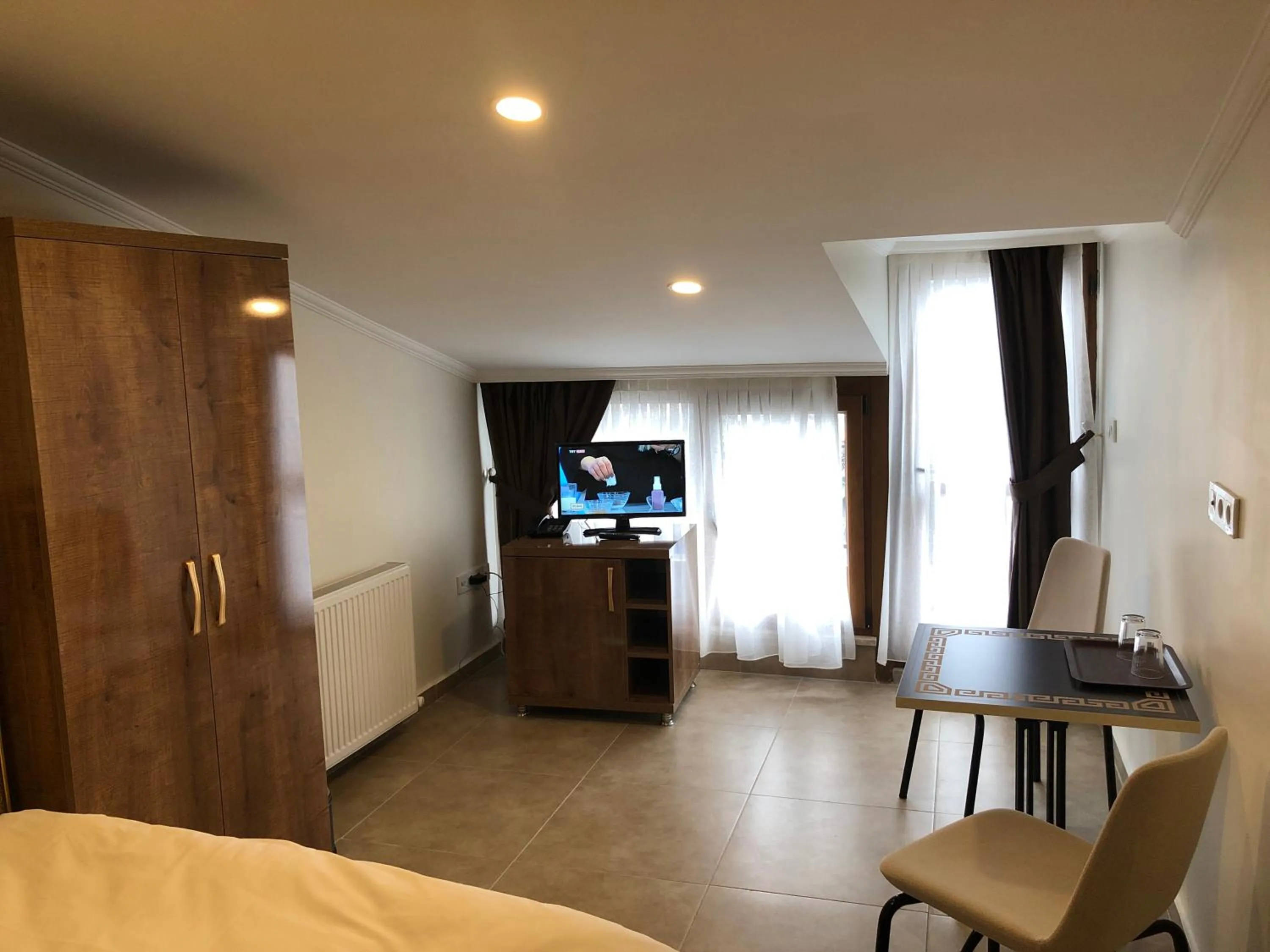 TV and multimedia in Hotel Real Life