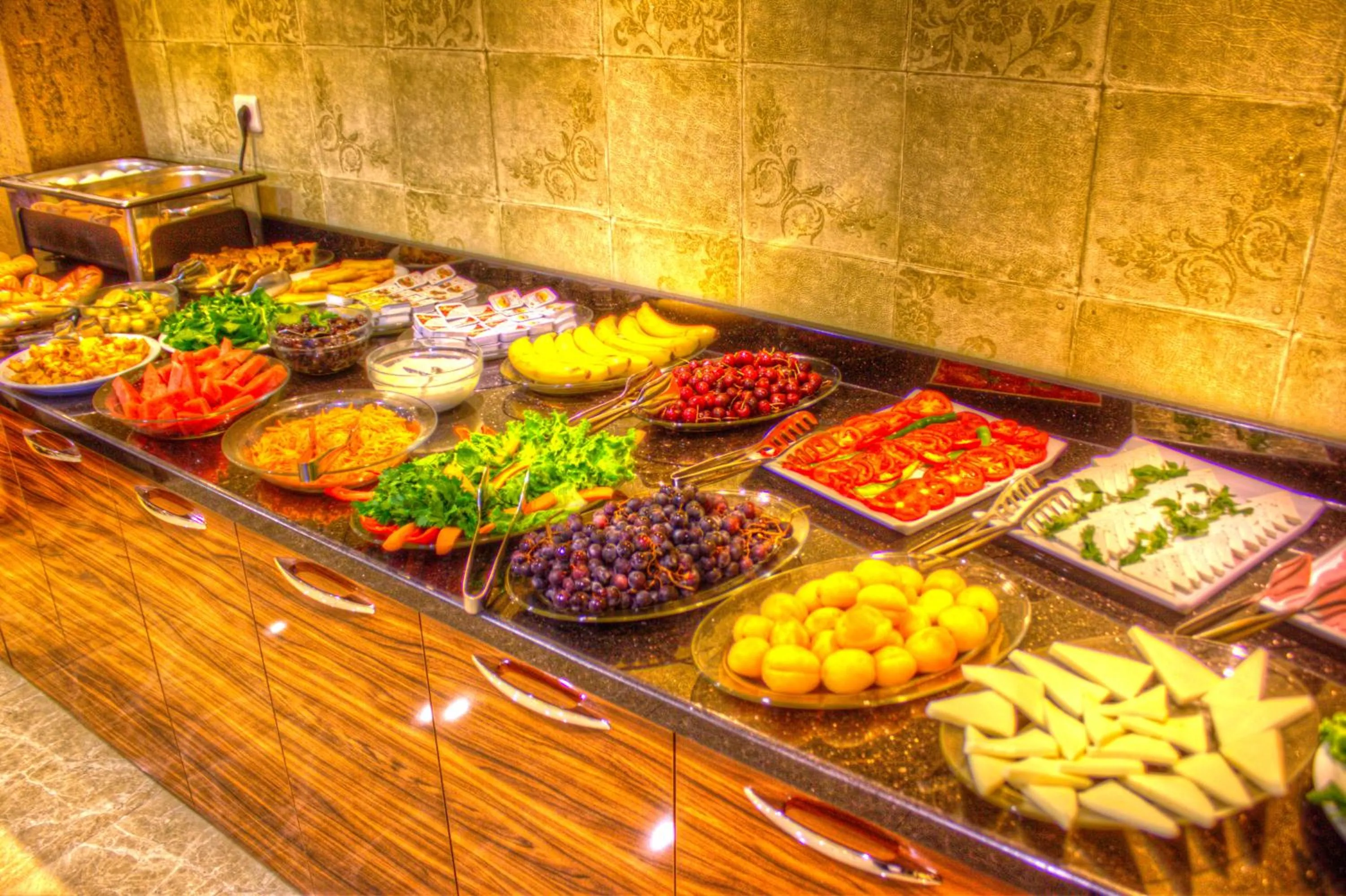 Food and drinks in Hotel Real Life