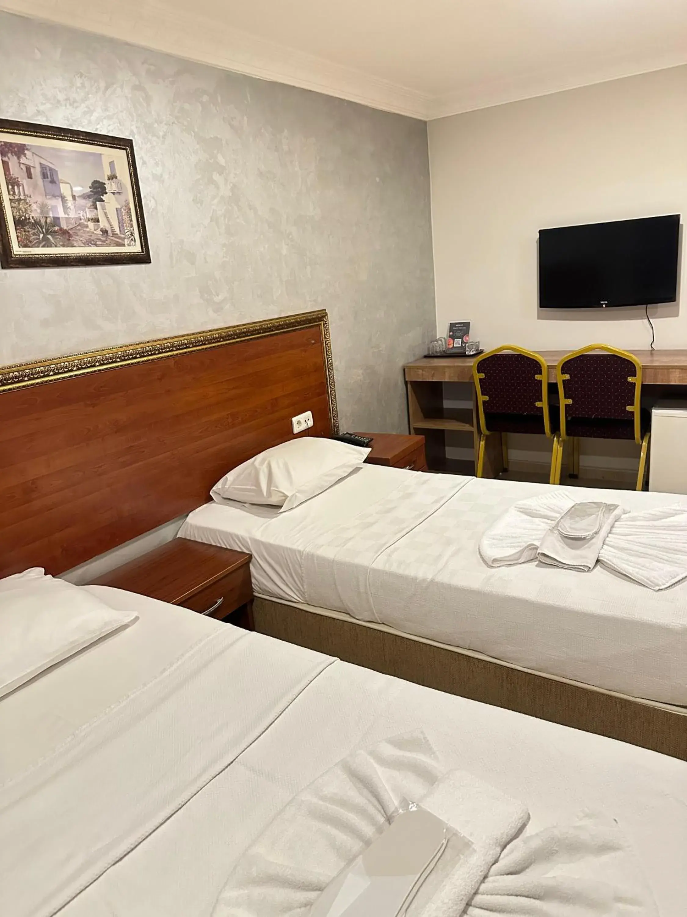 Twin Room in Hotel Real Life Twin Room in Hotel Real Life