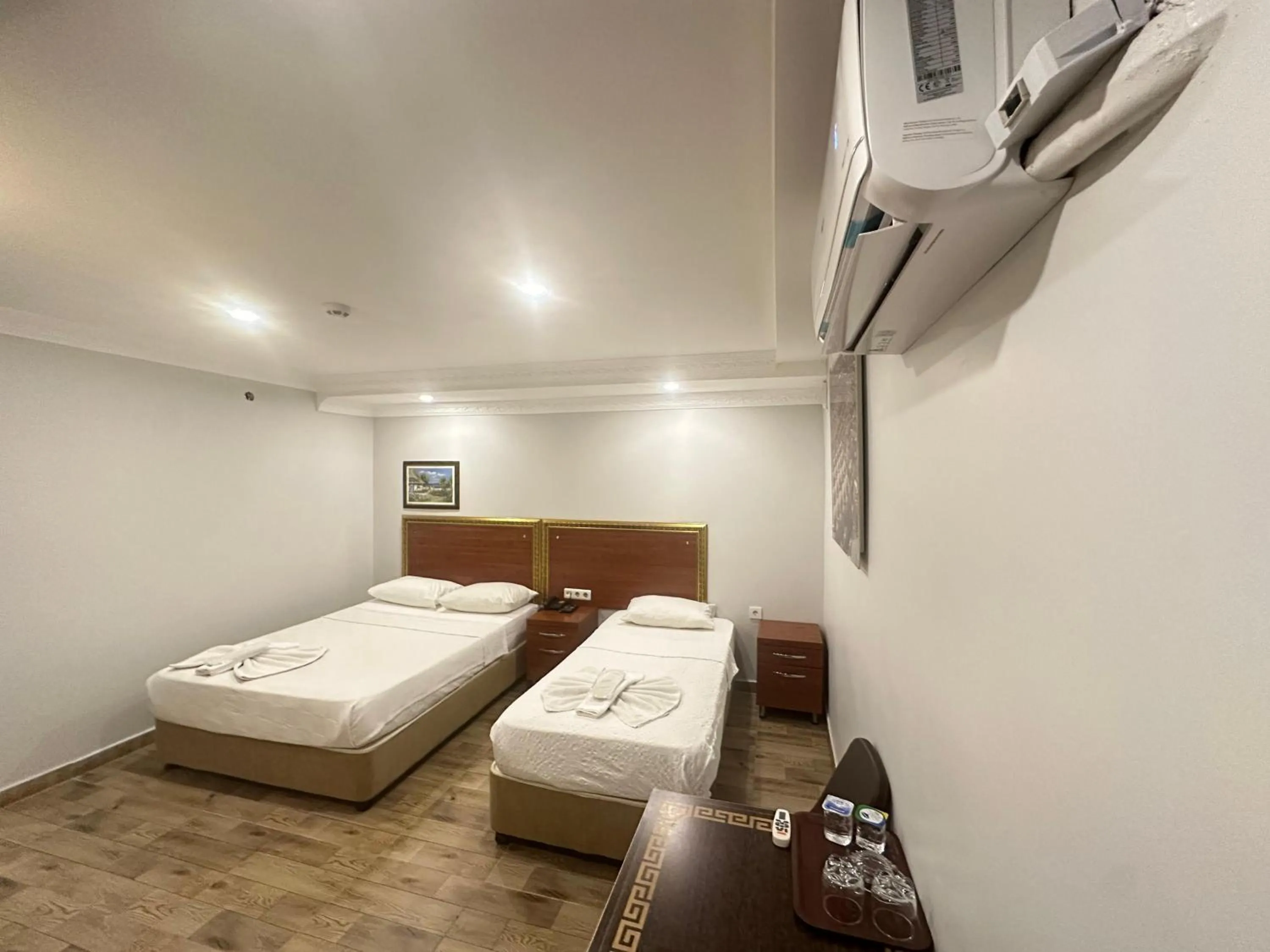 TV and multimedia, Bed in Hotel Real Life