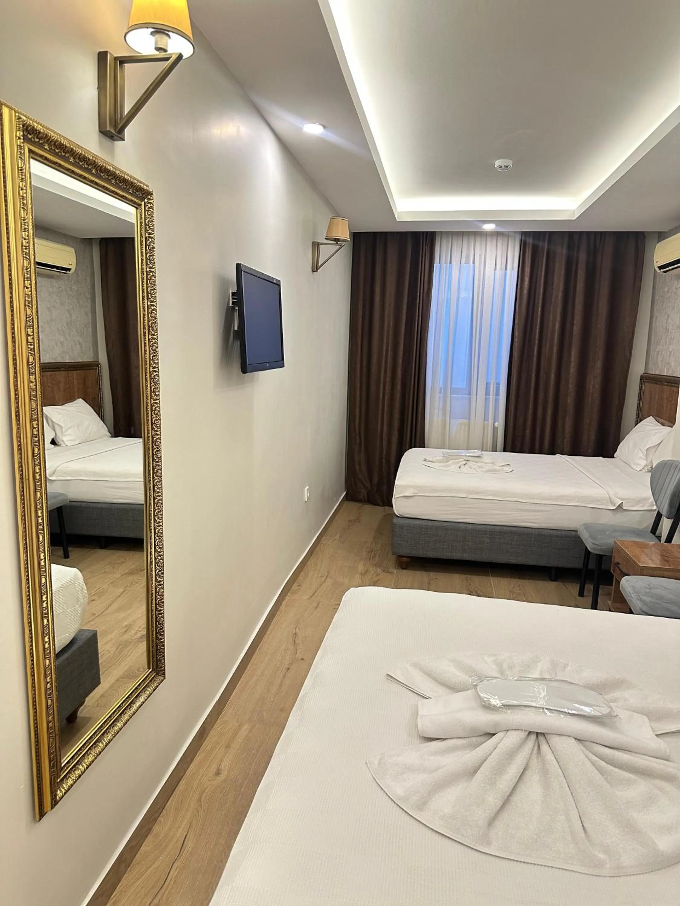 Bedroom, Bed in Hotel Real Life